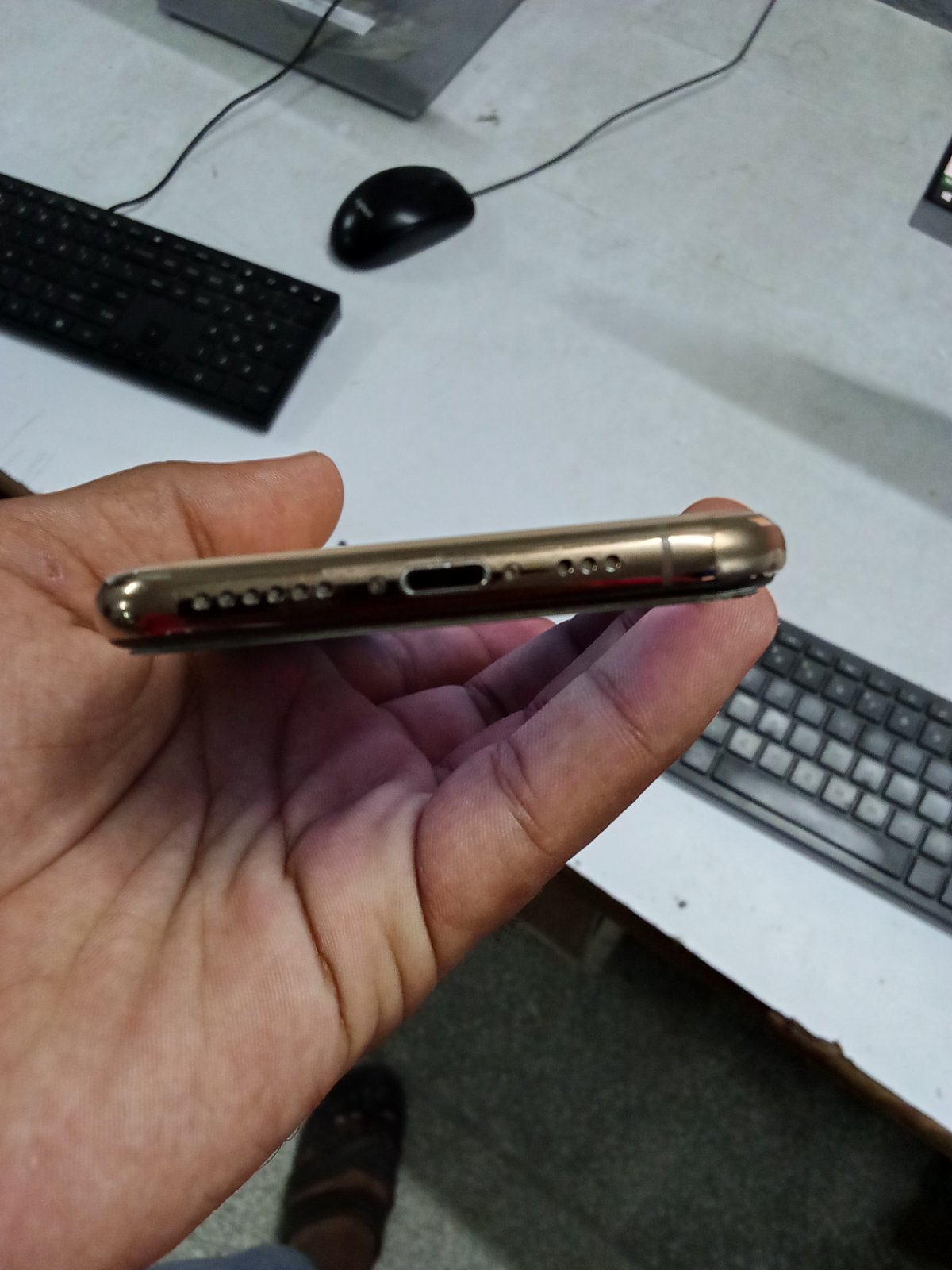 iPhone XS · 64GB - photo 5