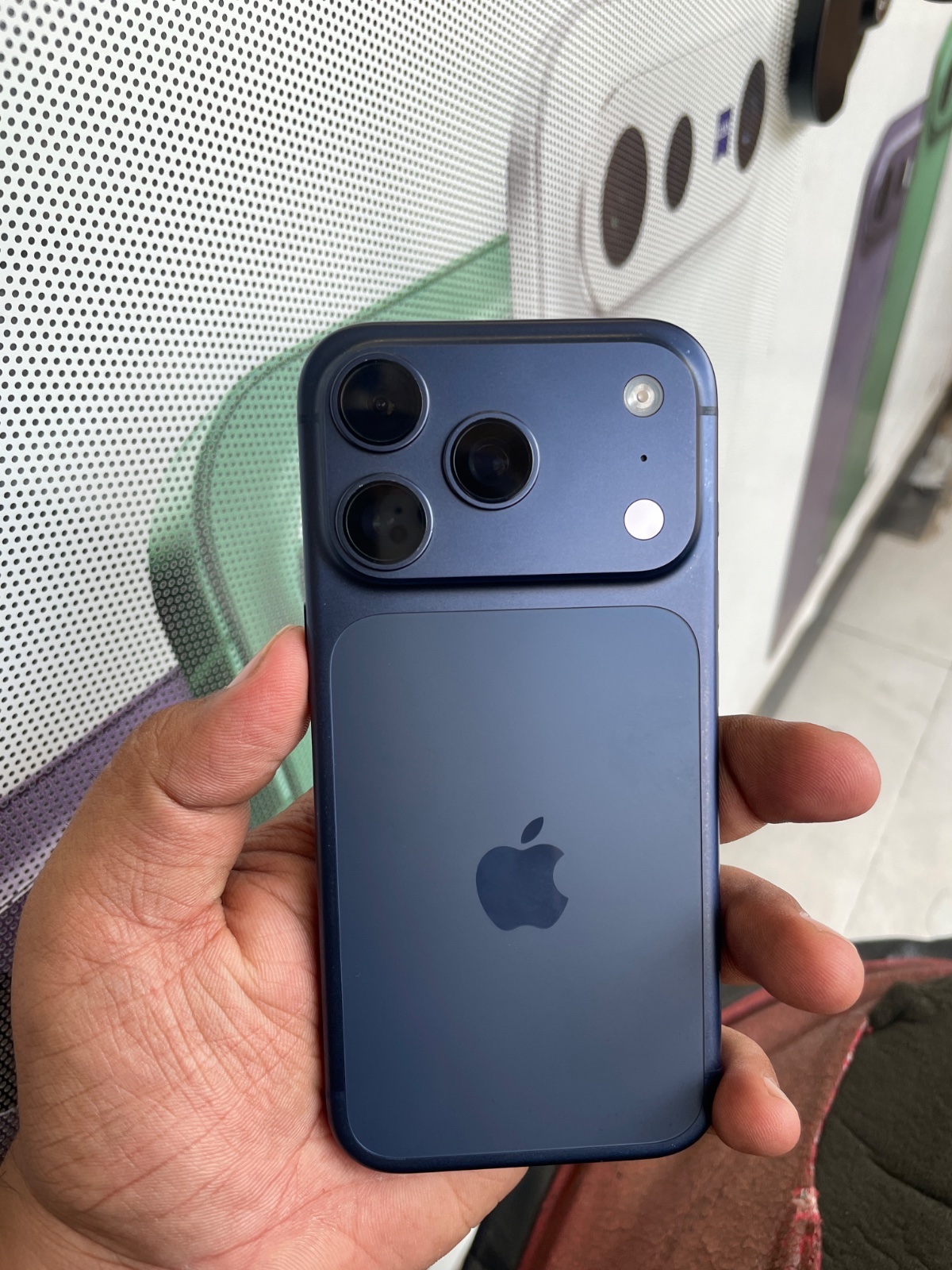 iPhone 17 Pro · 256GB - photo 1