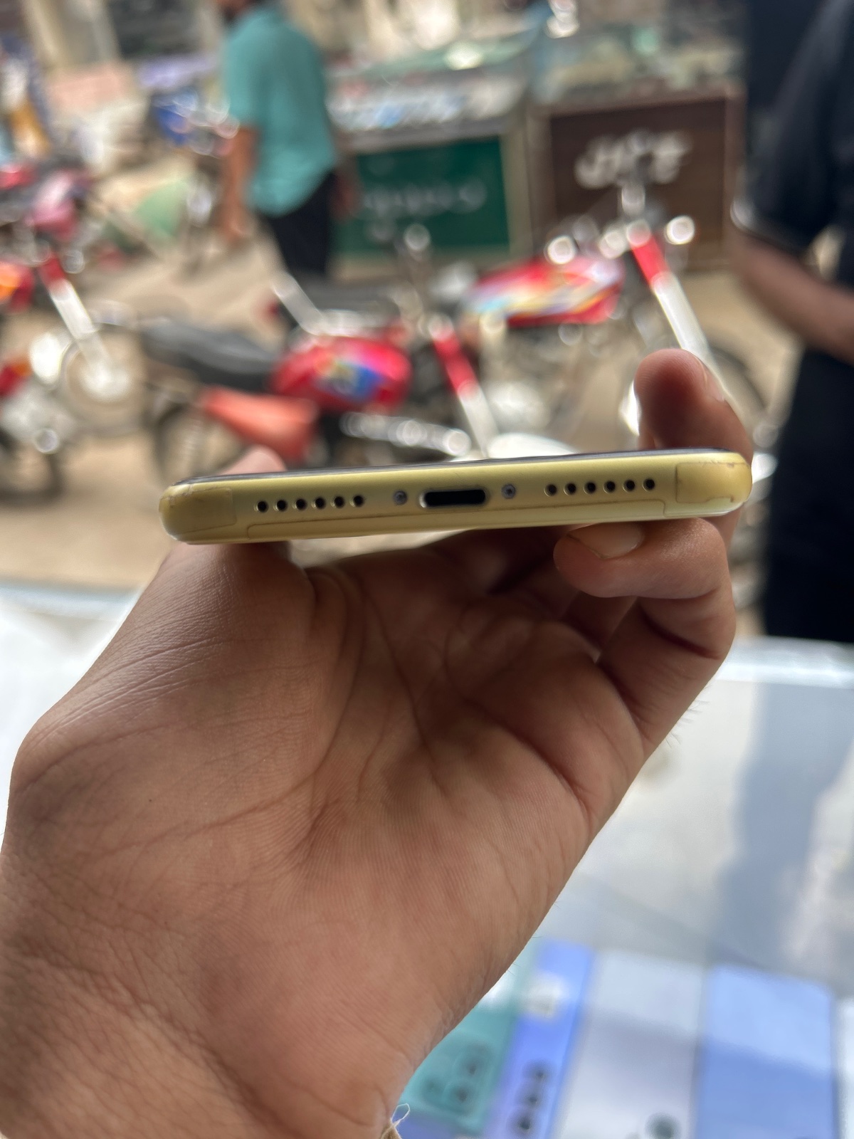 iPhone 11 · 64GB - photo 5