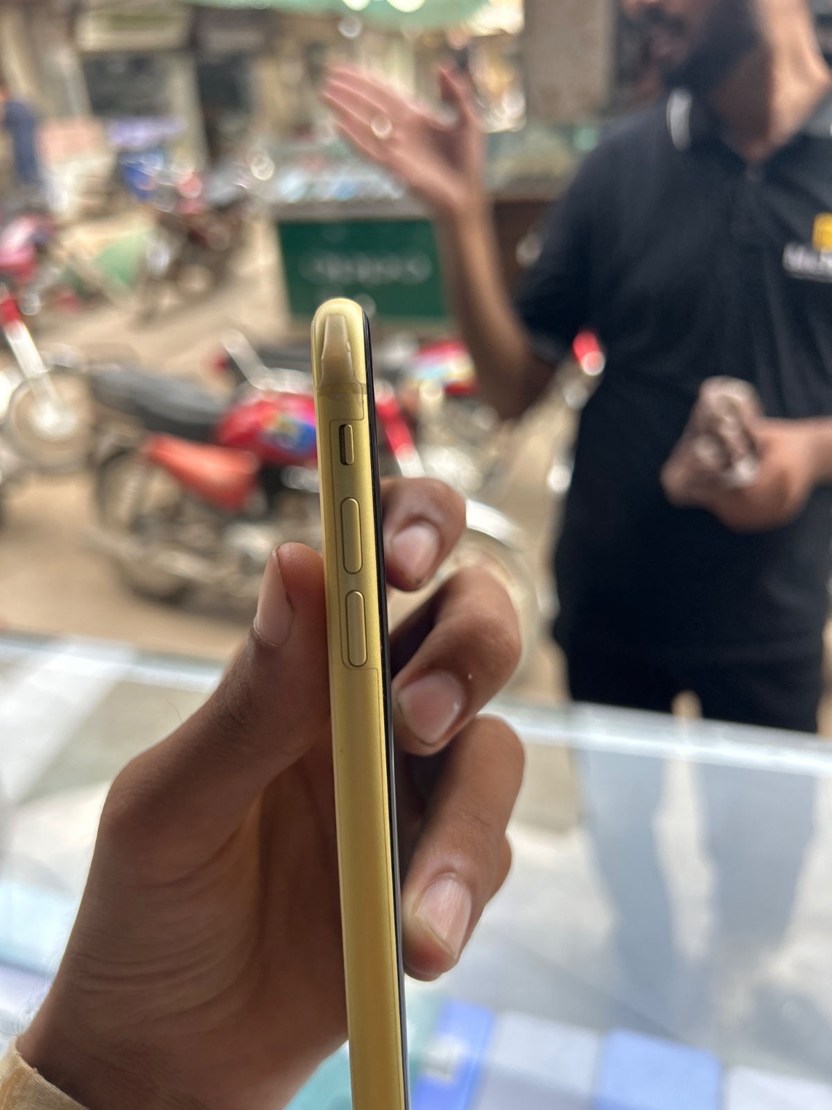 iPhone 11 · 64GB - photo 4