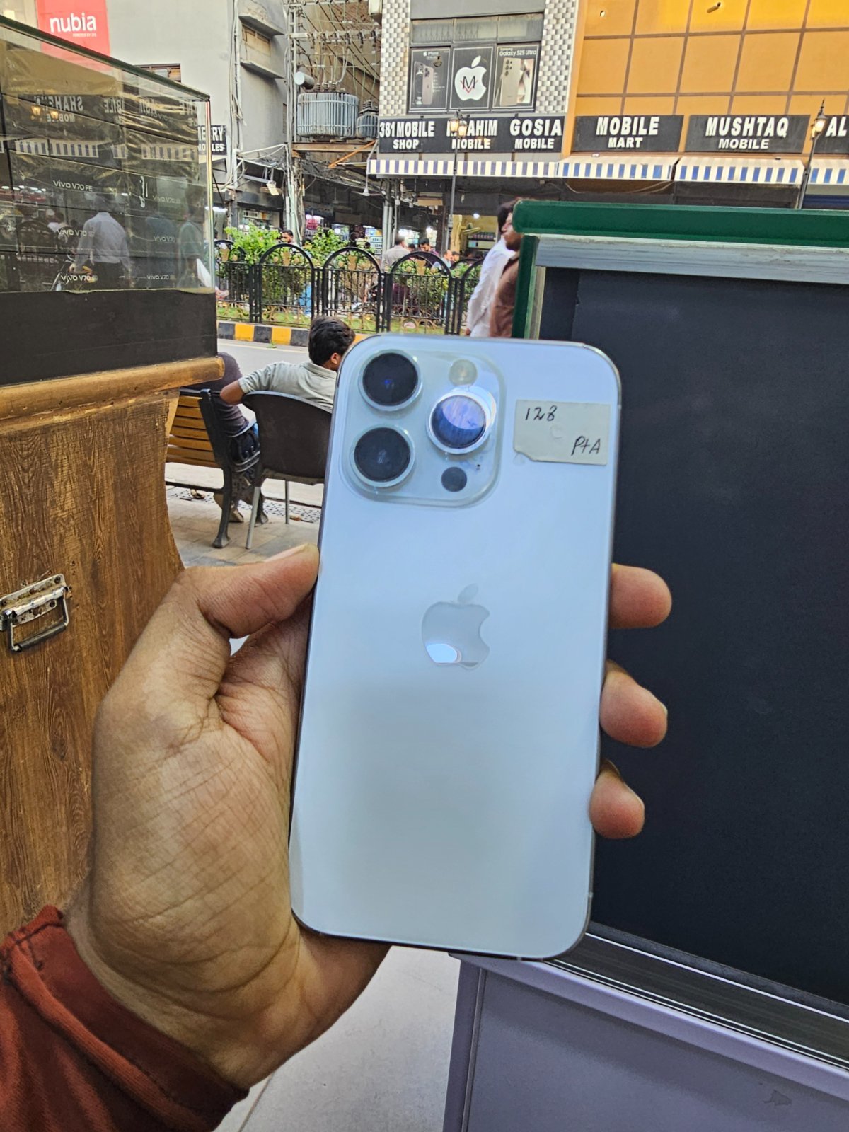 iPhone 14 Pro · 128GB - photo 1