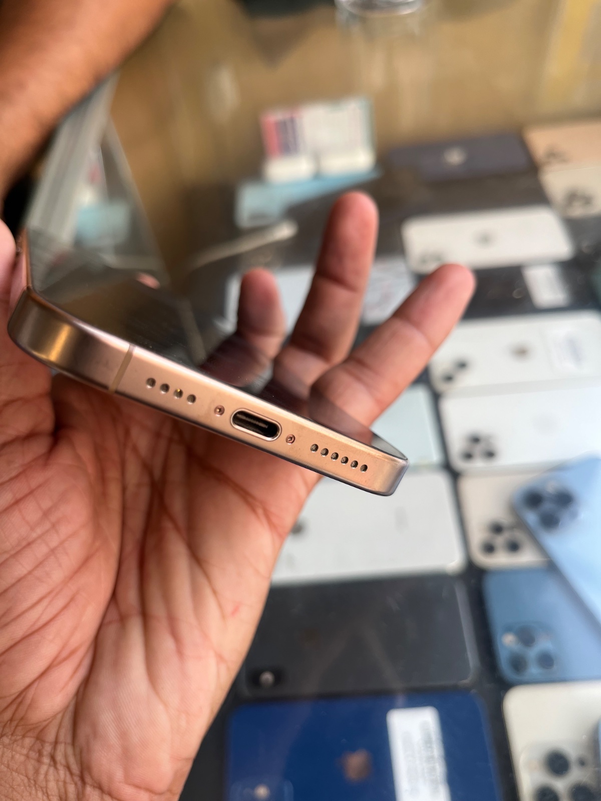 iPhone 16 Pro Max · 256GB - photo 1