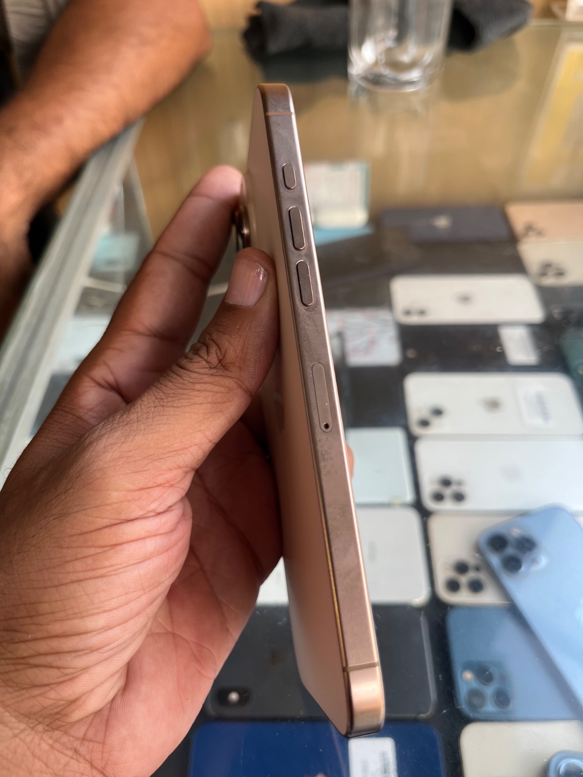iPhone 16 Pro Max · 256GB - photo 2