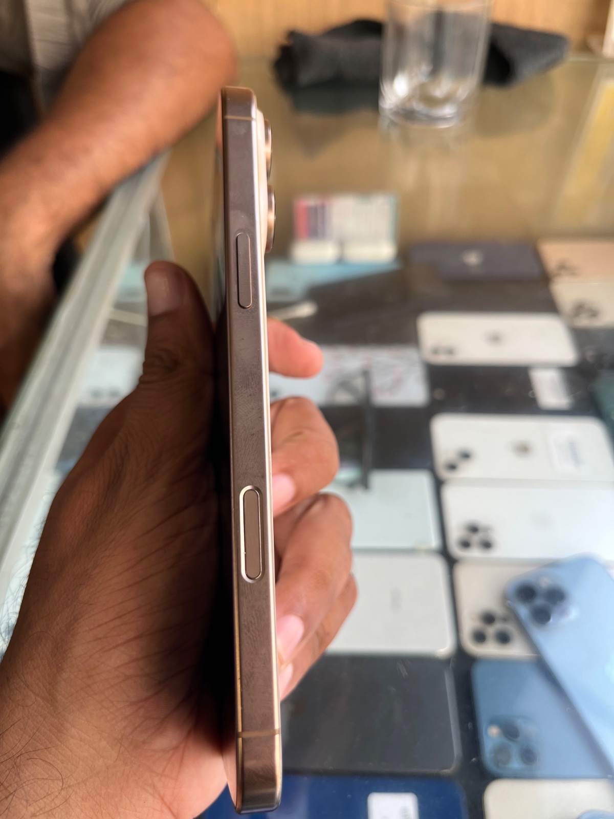 iPhone 16 Pro Max · 256GB - photo 3