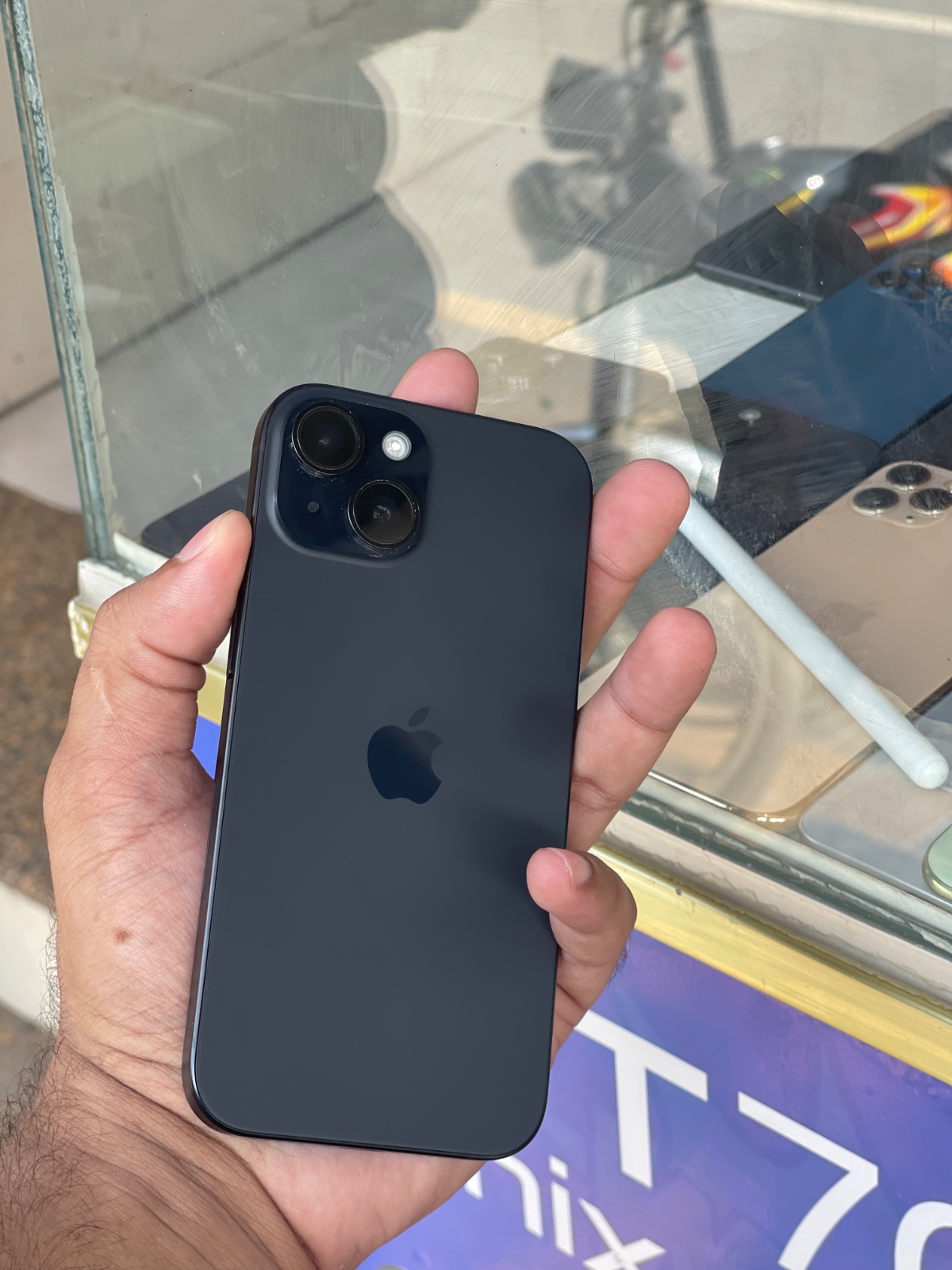iPhone 15 · 128GB - photo 1