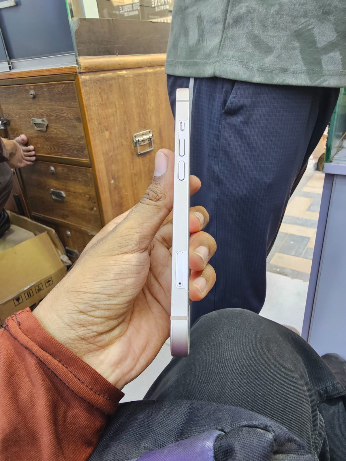 iPhone 13 · 128GB - photo 3