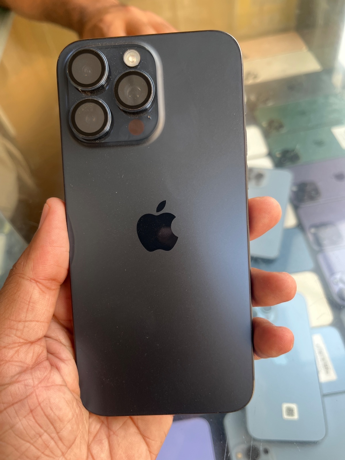 iPhone 15 Pro Max · 256GB - photo 1