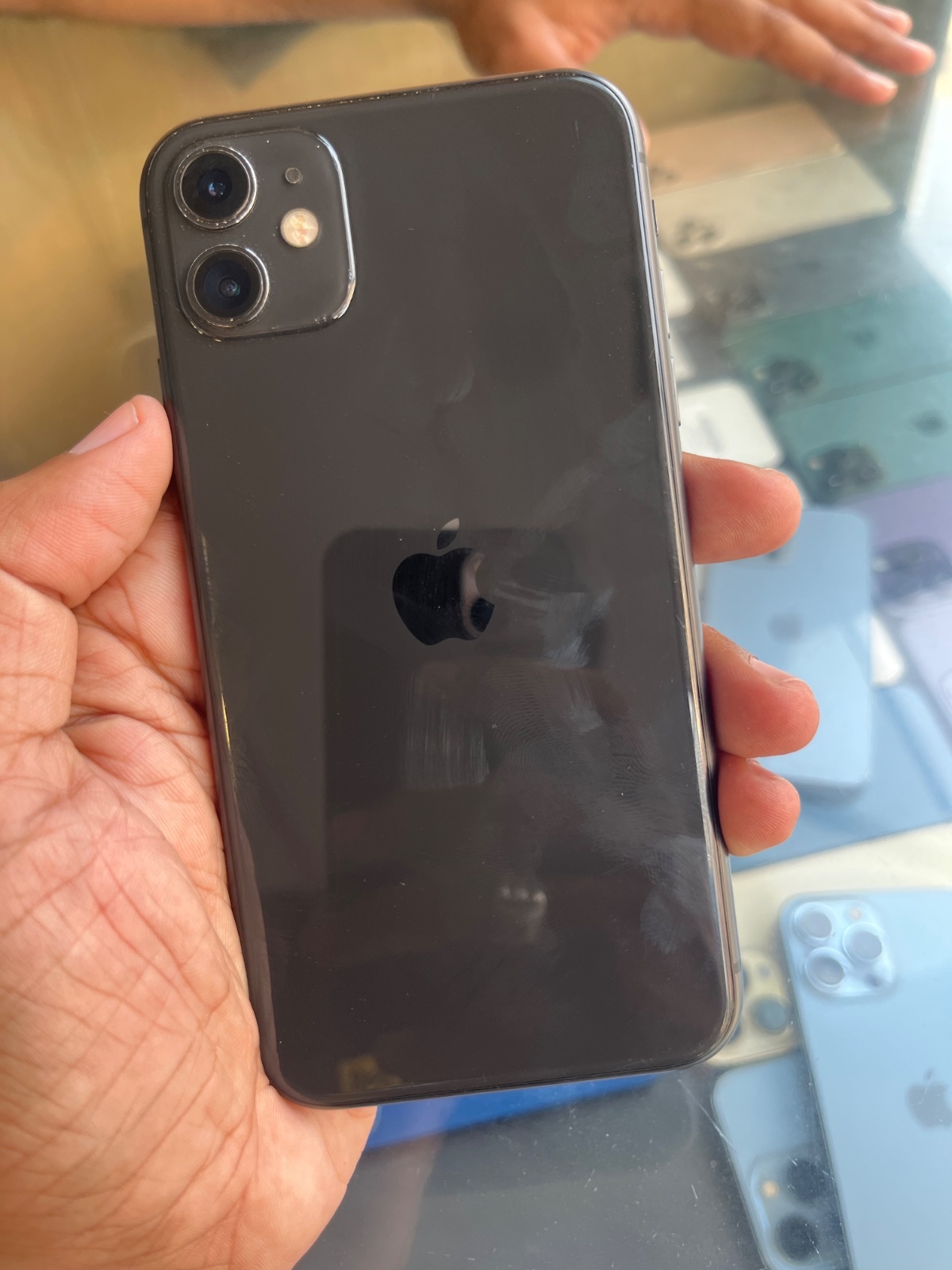 iPhone 11 · 64GB - photo 1