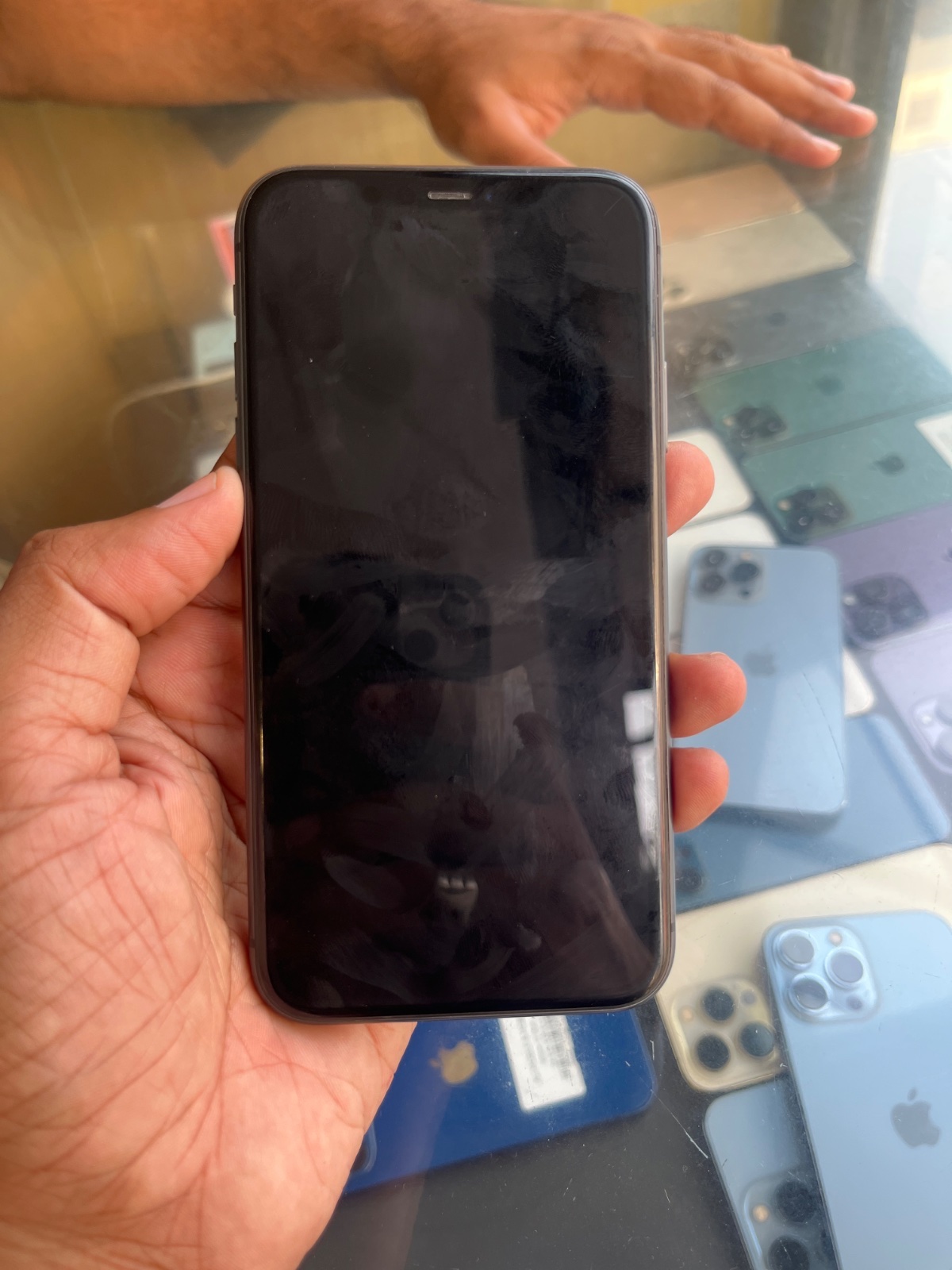 iPhone 11 · 64GB - photo 2