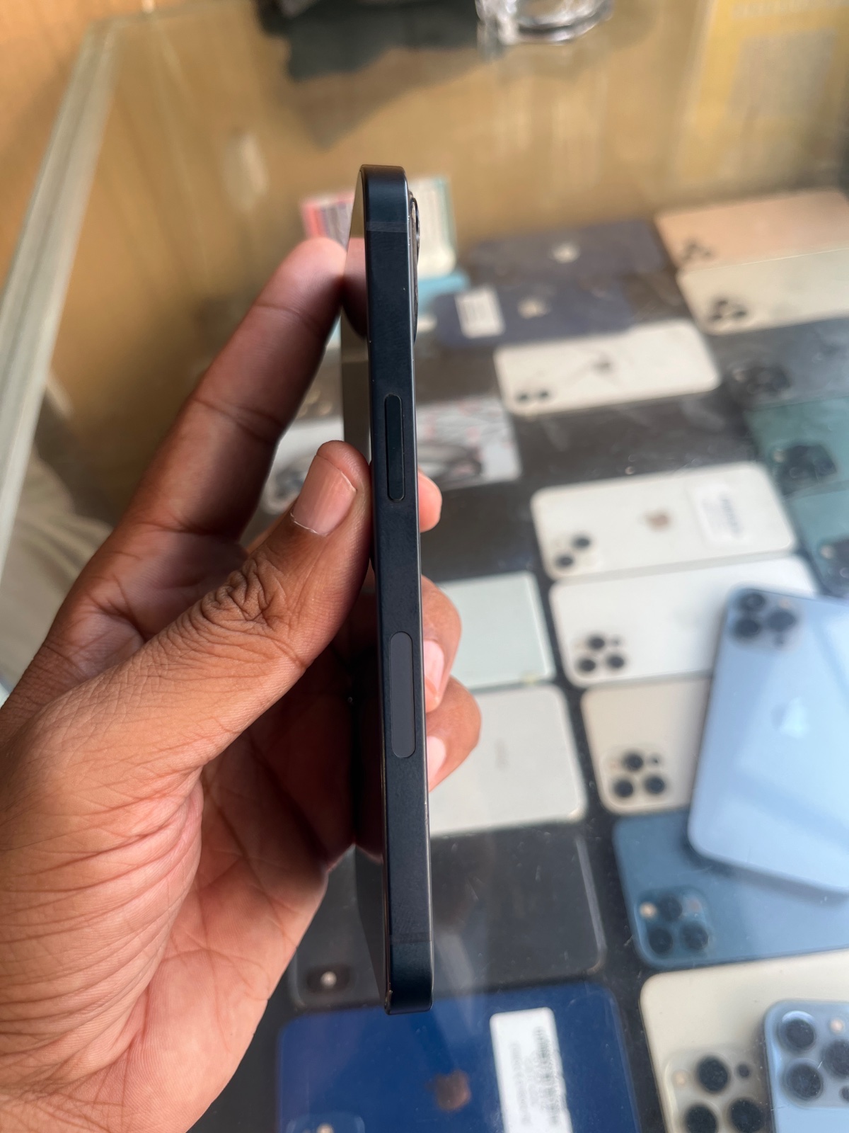 iPhone 13 · 128GB - photo 3