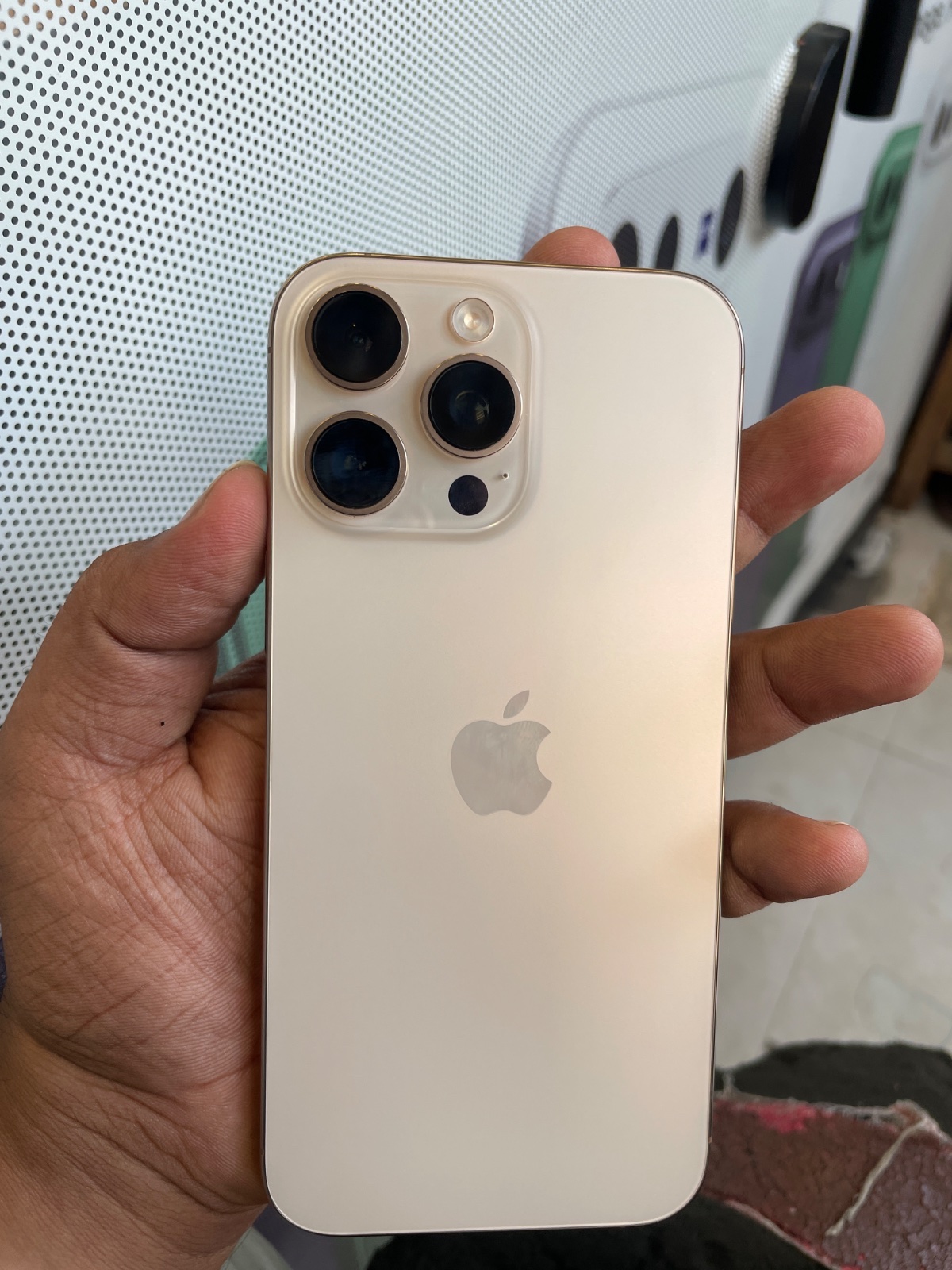 iPhone 16 Pro · 256GB - photo 1