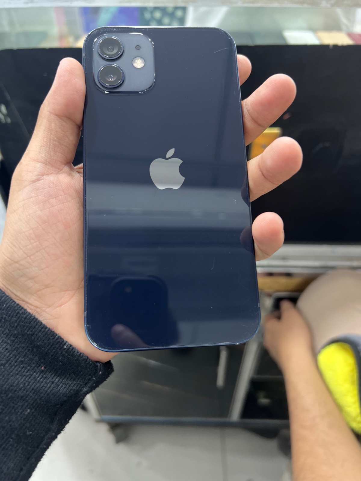 iPhone 12 · 64GB - photo 1