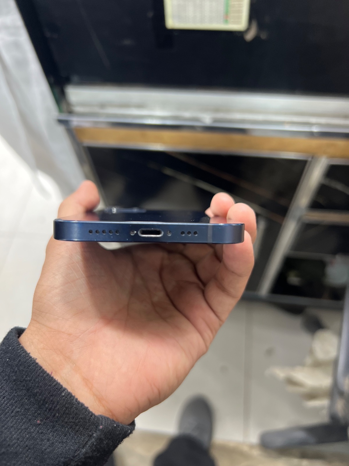 iPhone 12 · 64GB - photo 4