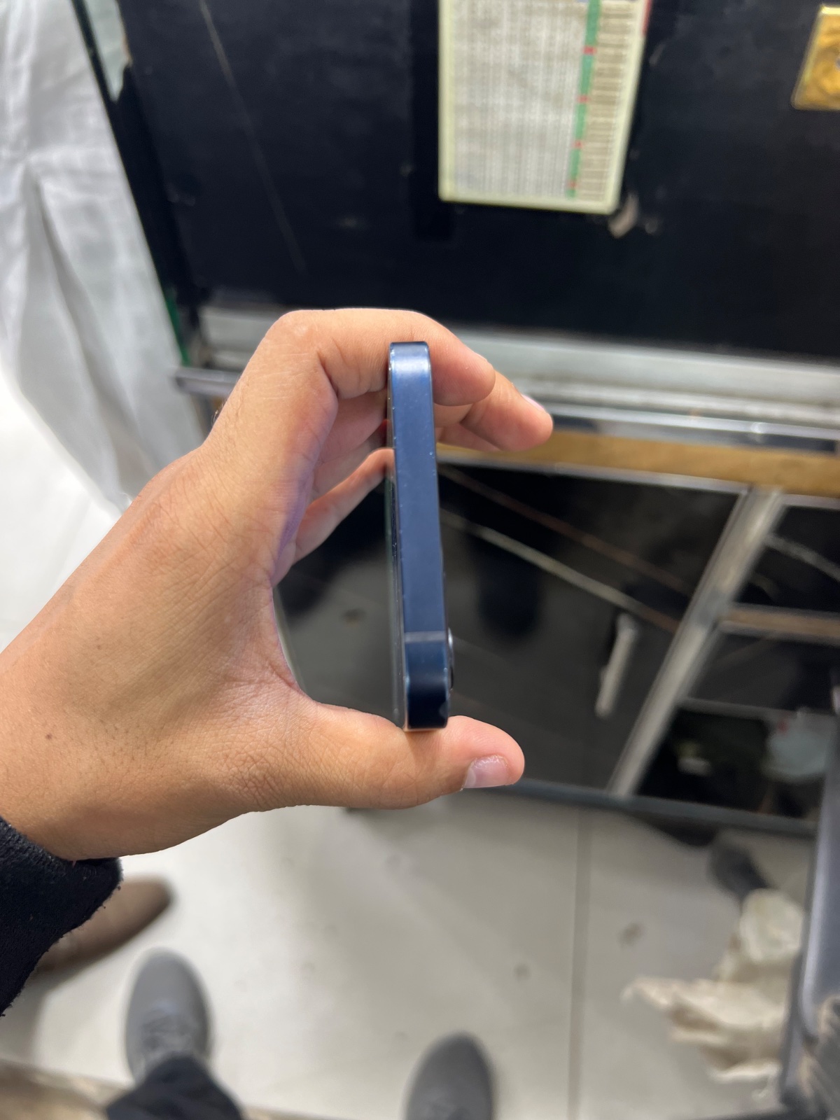iPhone 12 · 64GB - photo 5
