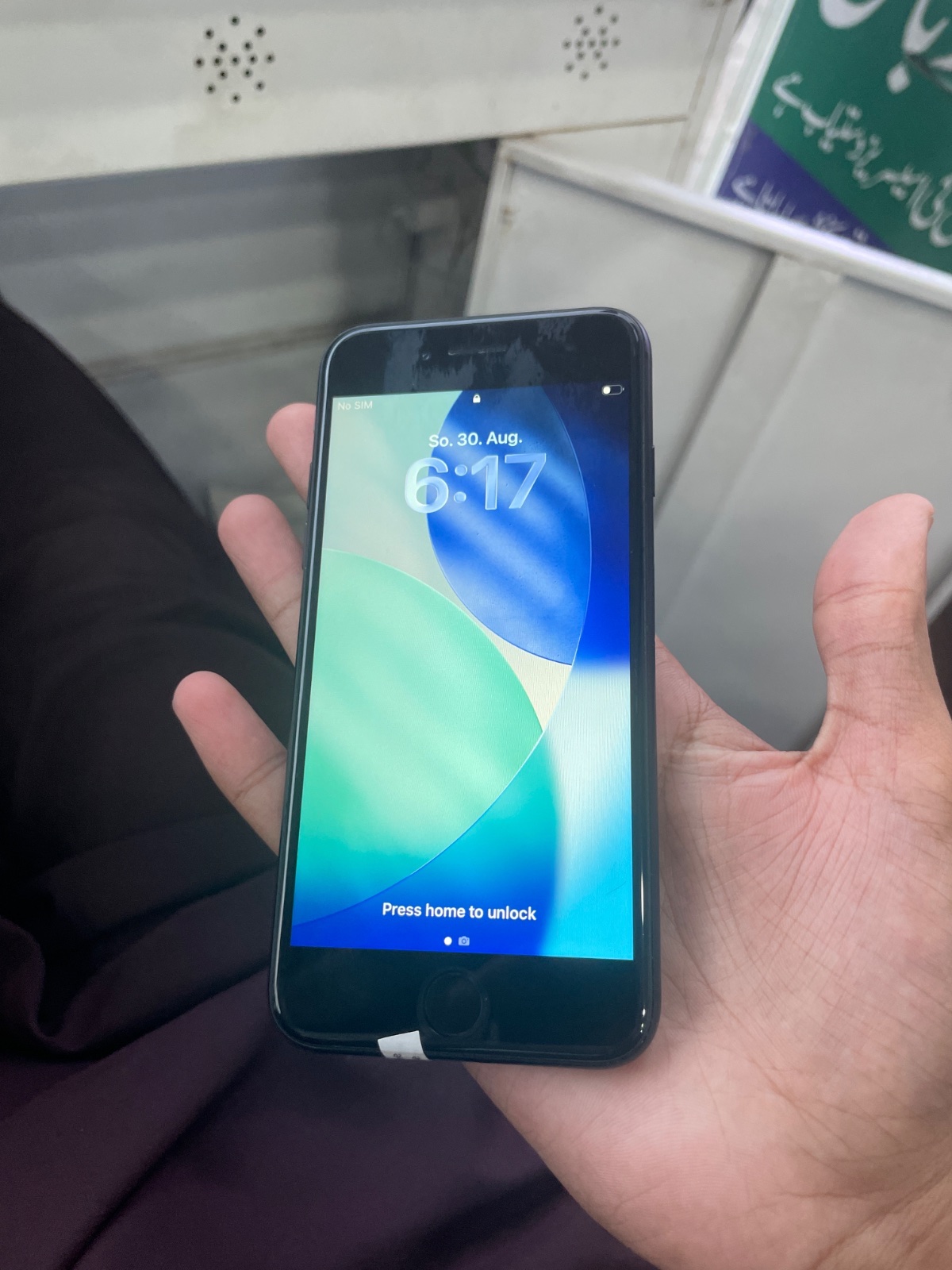 iPhone SE (2020) · 64GB - photo 2
