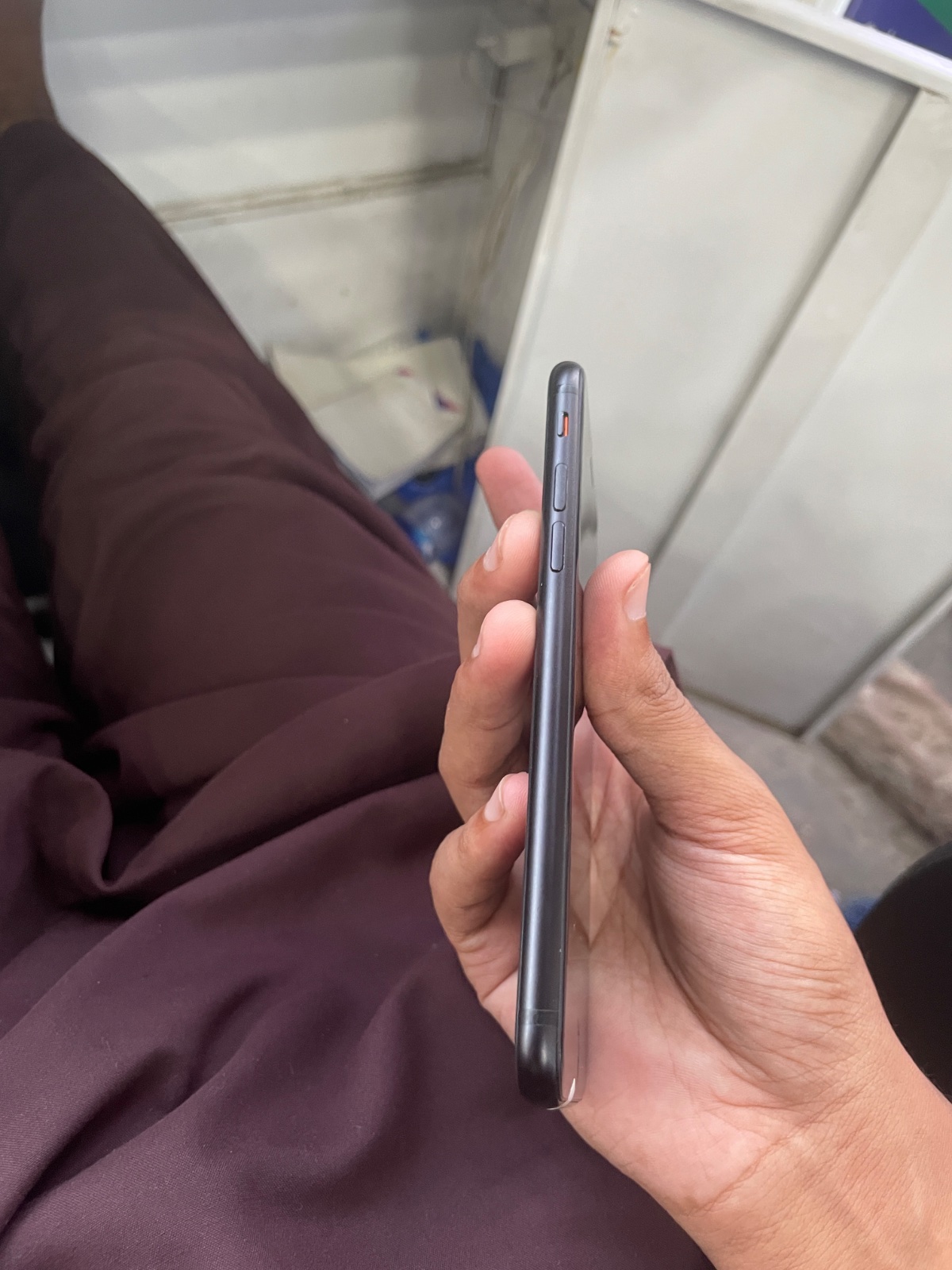 iPhone SE (2020) · 64GB - photo 3