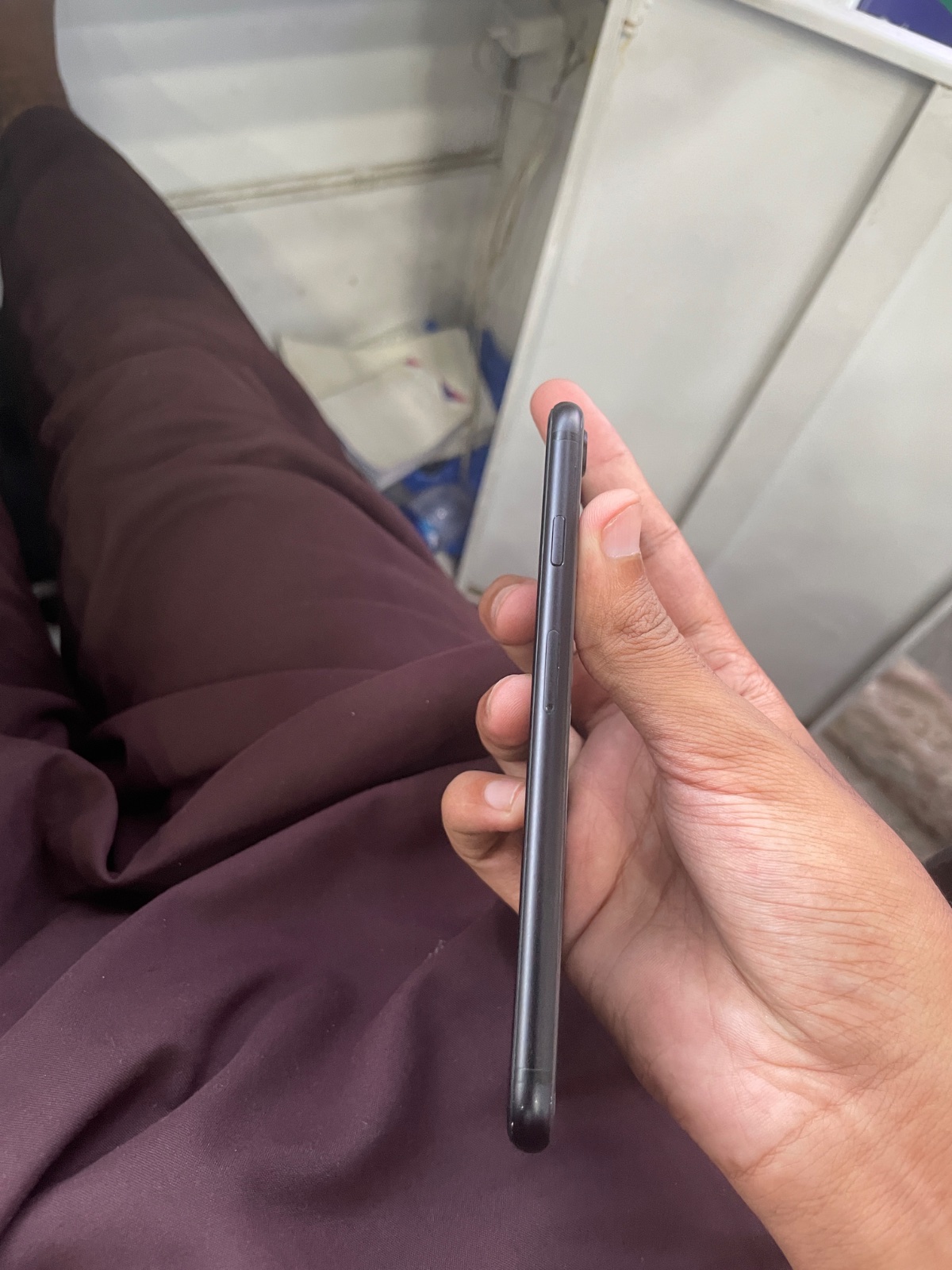 iPhone SE (2020) · 64GB - photo 4