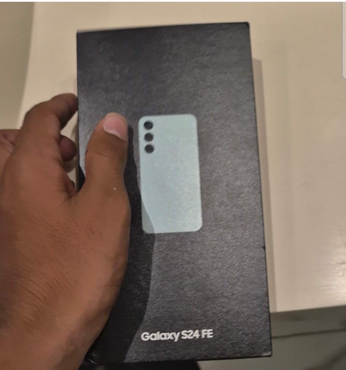 Galaxy S24 FE · 8GB / 256GB - photo 1