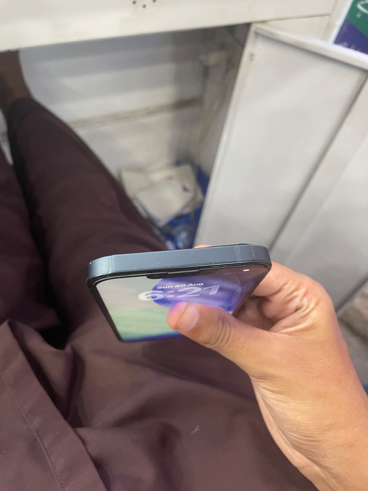 iPhone 13 · 128GB - photo 3