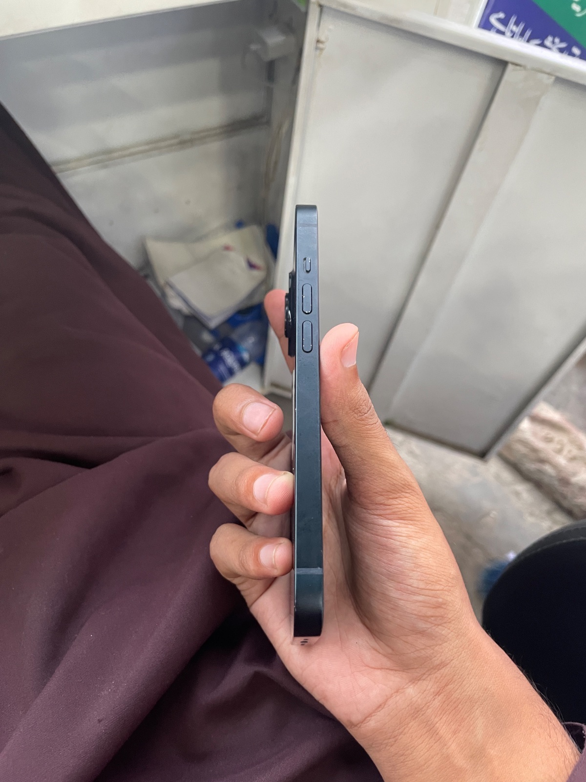 iPhone 14 · 128GB - photo 5