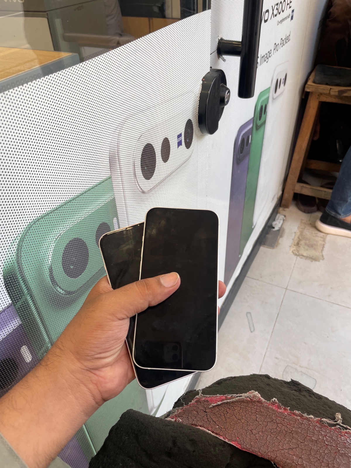 iPhone 13 · 128GB - photo 3
