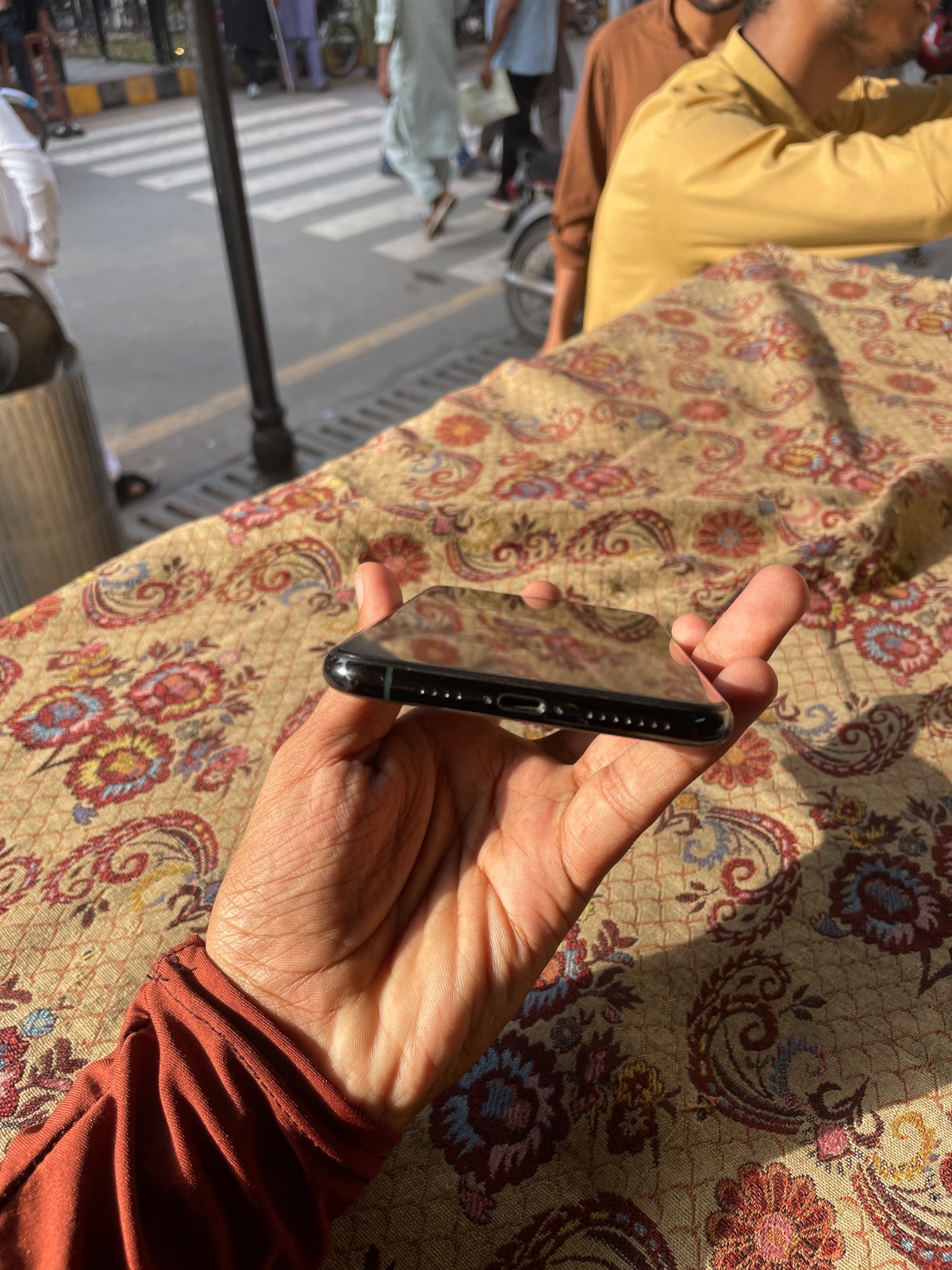 iPhone 11 Pro Max · 256GB - photo 3