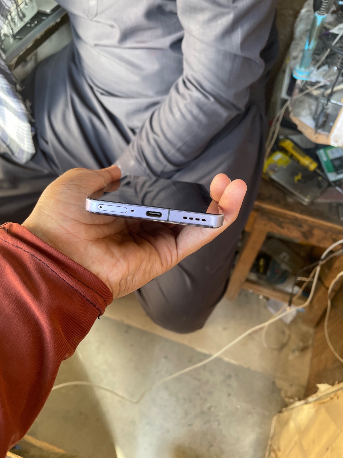Realme GT 6 · 12GB / 256GB - photo 3