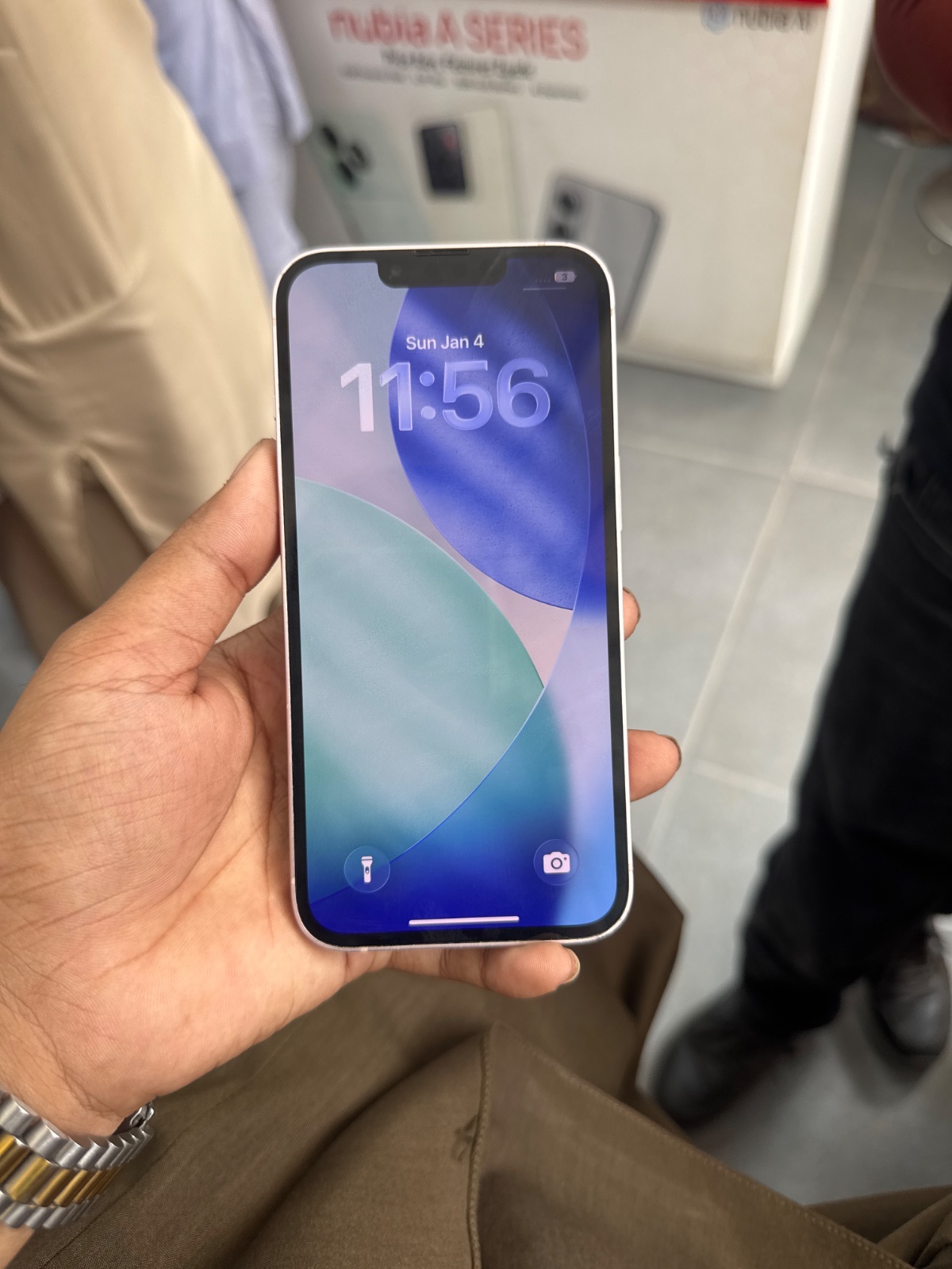 iPhone 13 · 128GB - photo 3