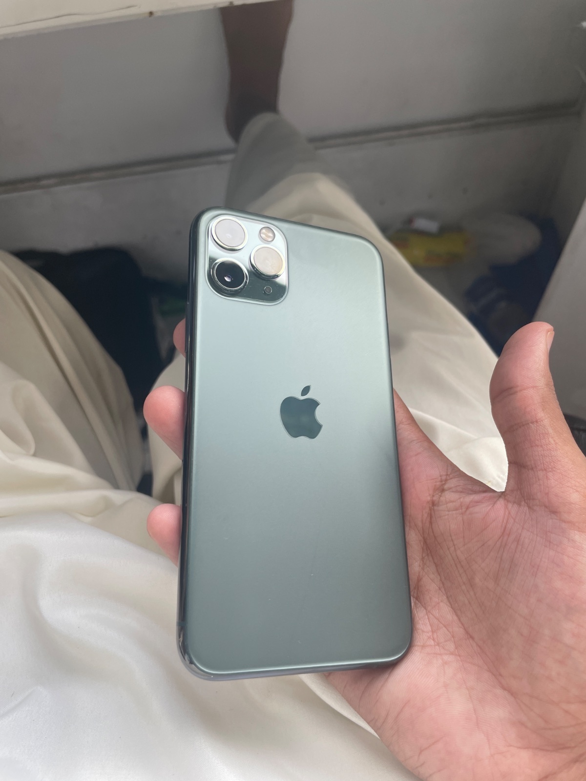iPhone 11 Pro · 64GB - photo 1