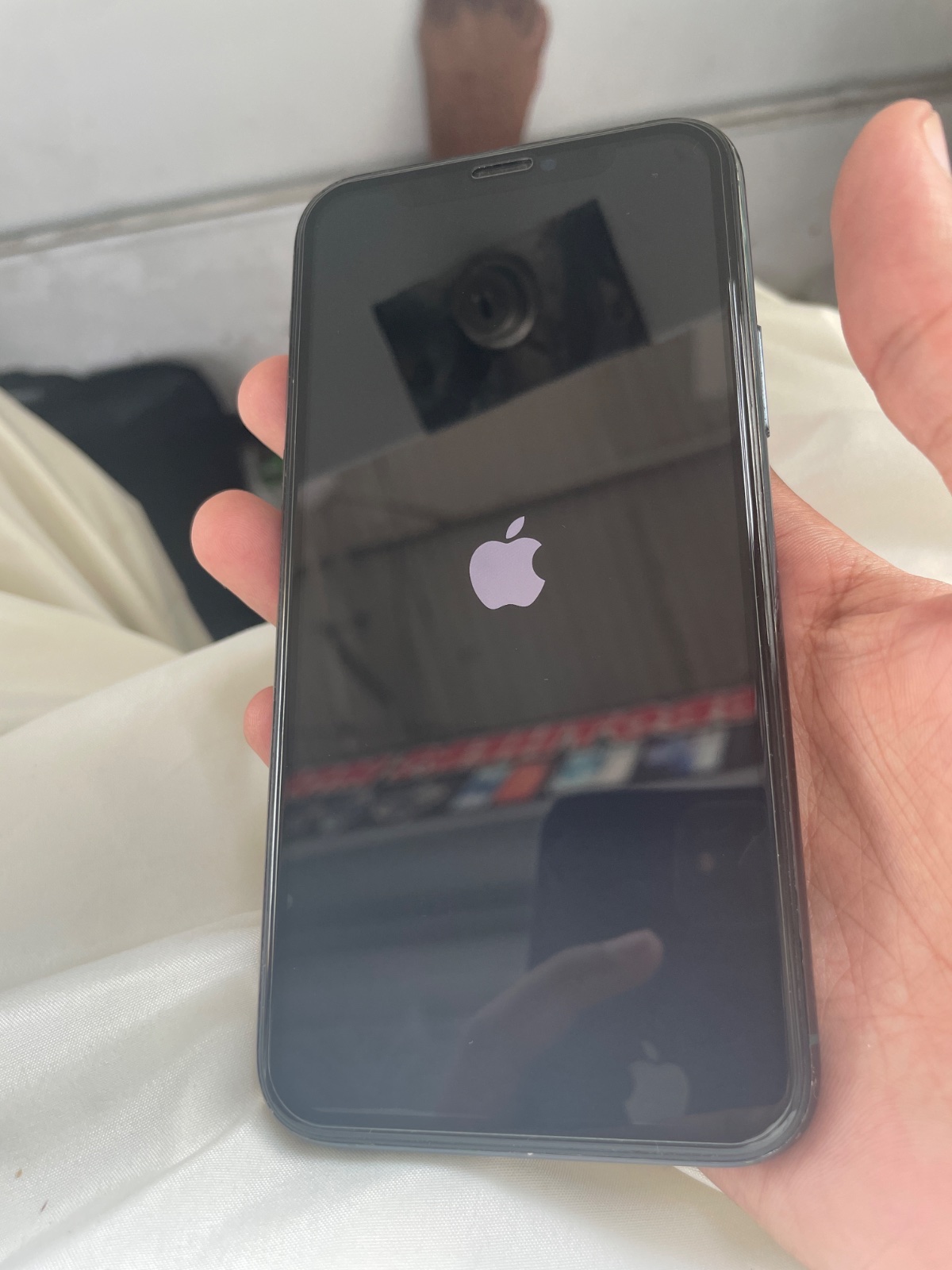 iPhone 11 Pro · 64GB - photo 4