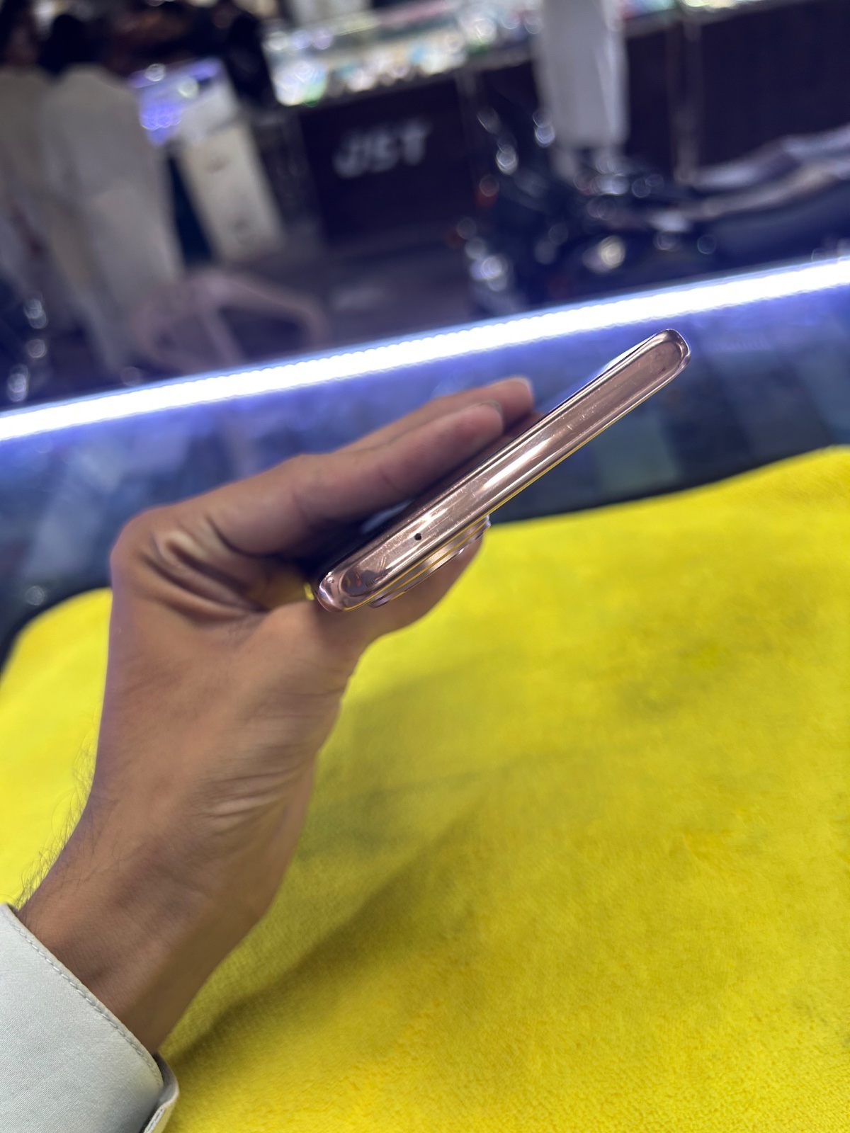 Vivo V40e · 8GB / 256GB - photo 2