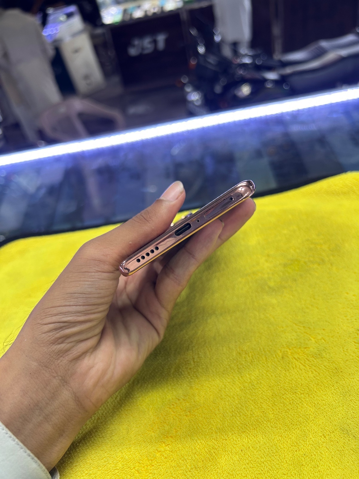 Vivo V40e · 8GB / 256GB - photo 3