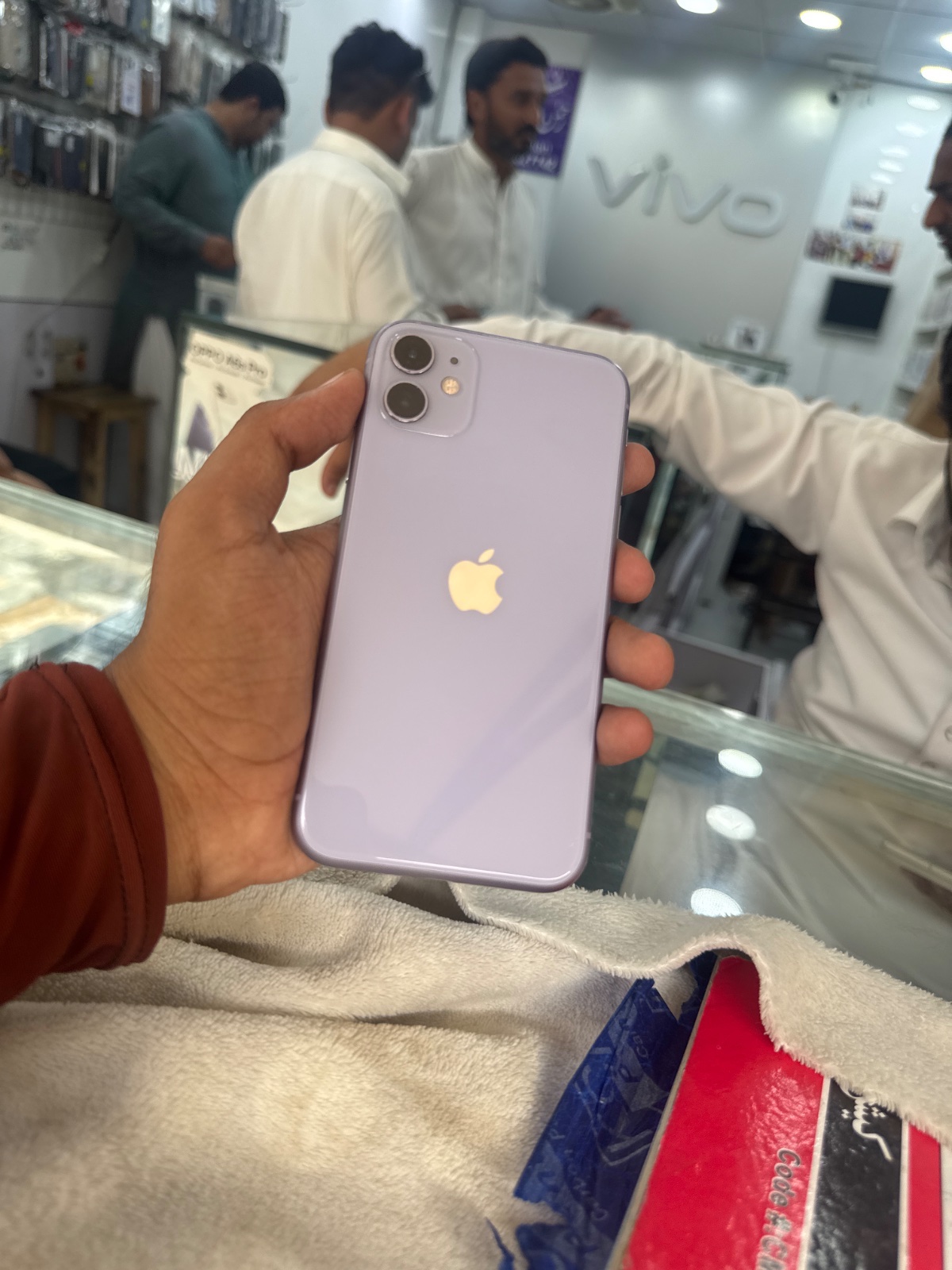 iPhone 11 · 128GB - photo 1
