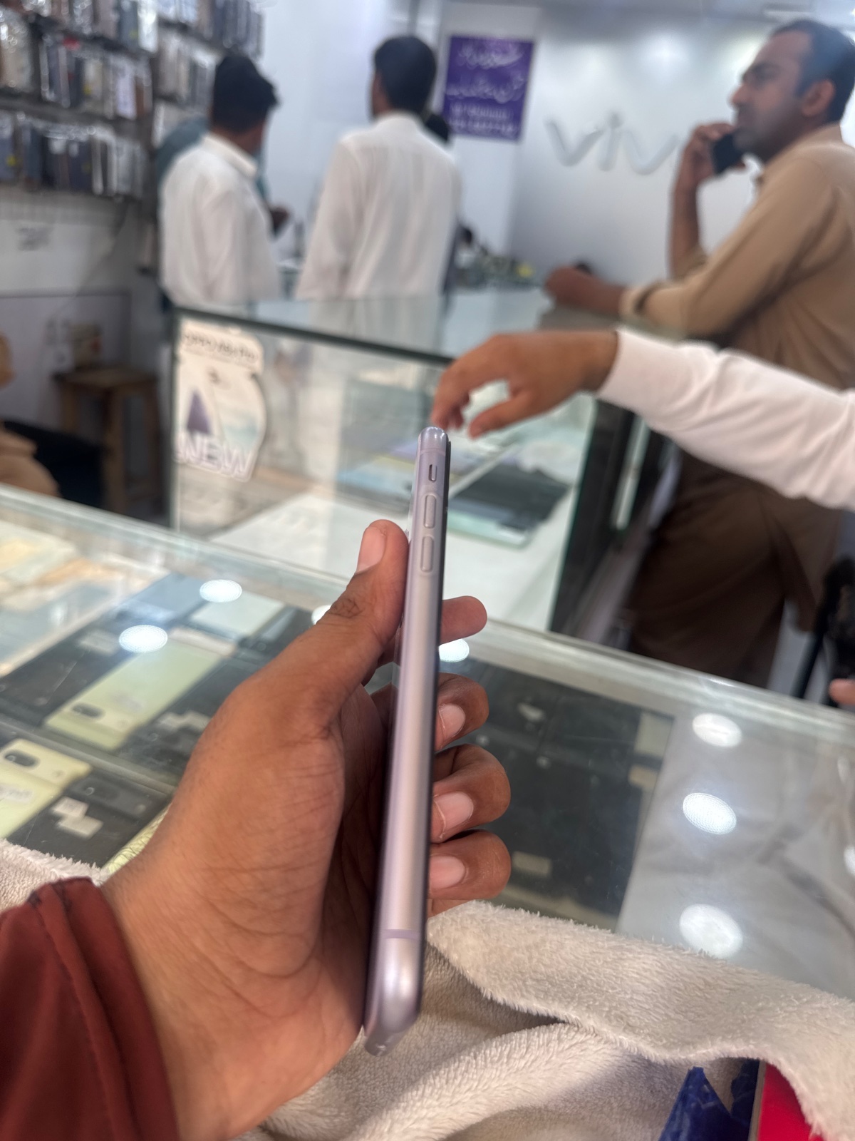 iPhone 11 · 128GB - photo 4