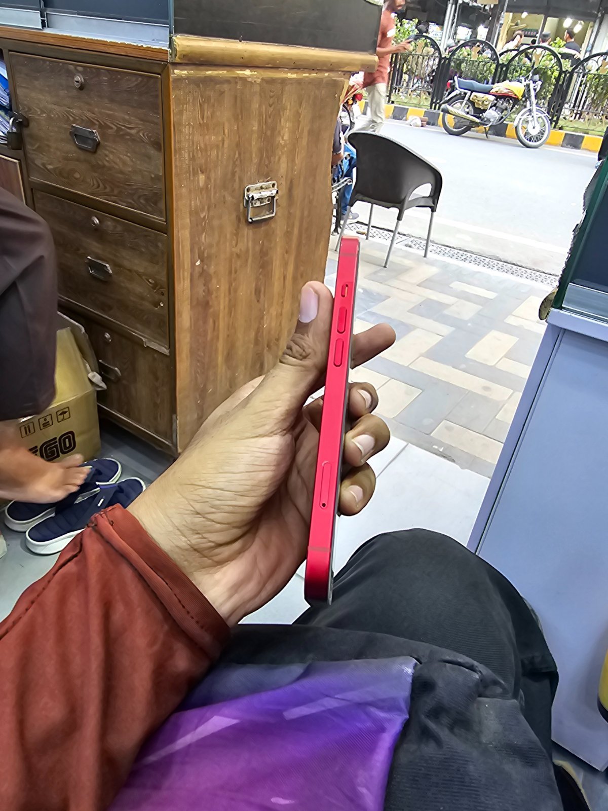 iPhone 13 · 256GB - photo 3