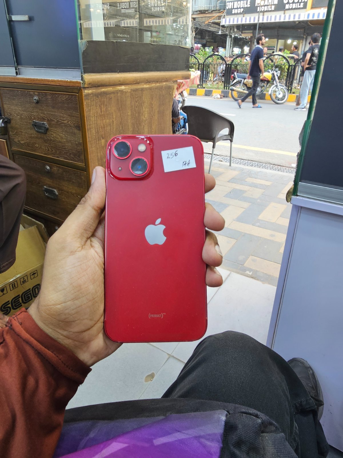 iPhone 13 · 256GB - photo 1
