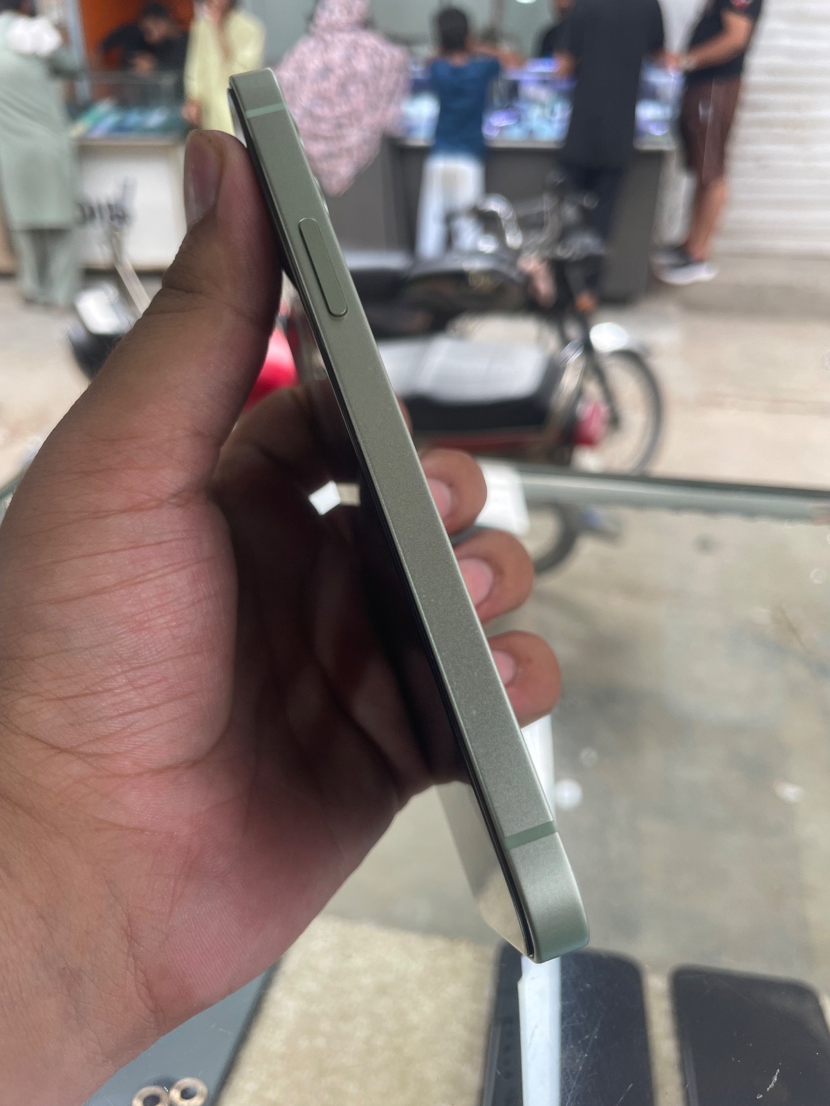 iPhone 12 · 128GB - photo 2