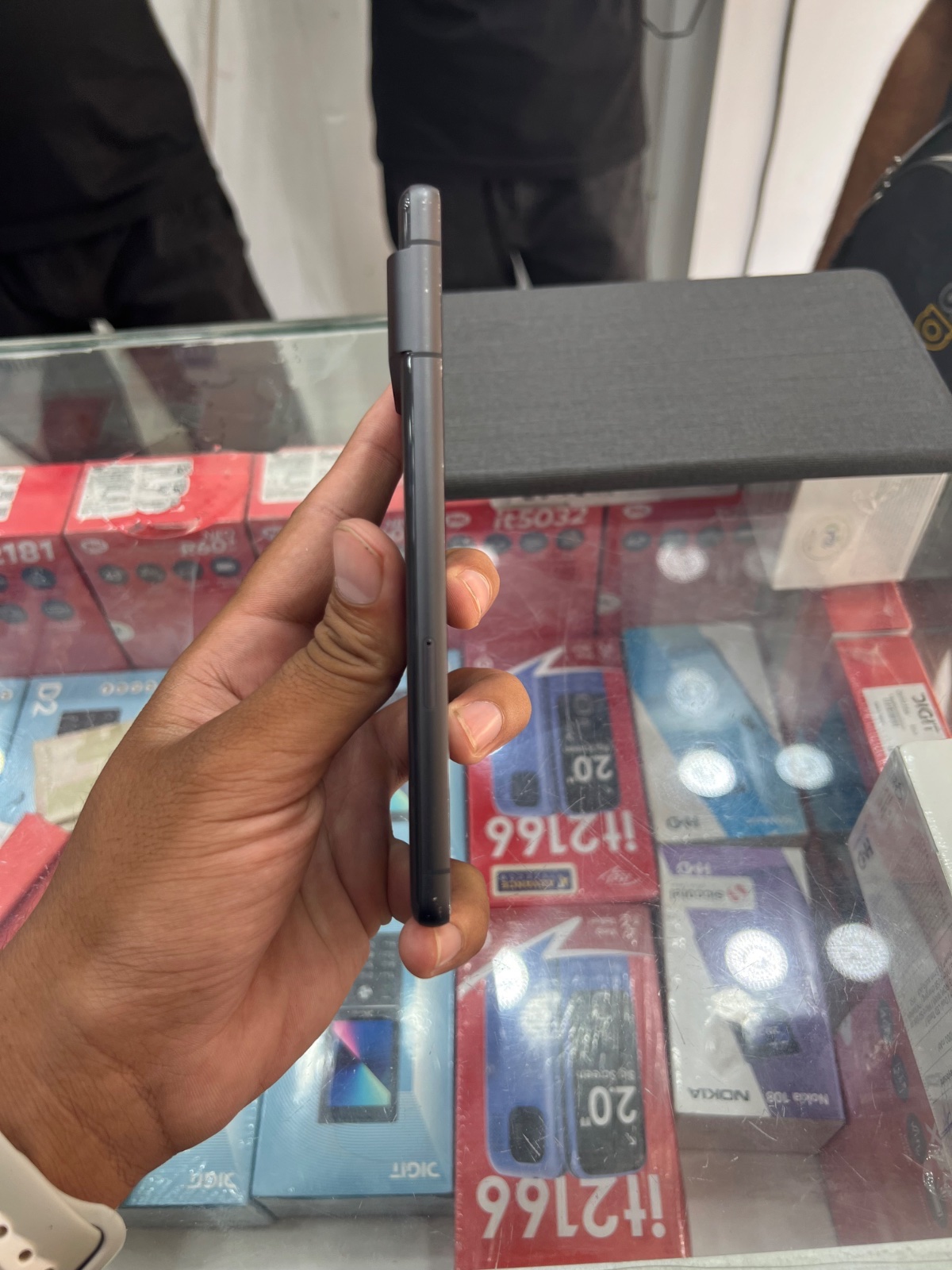 Pixel 7 · 8GB / 128GB - photo 3