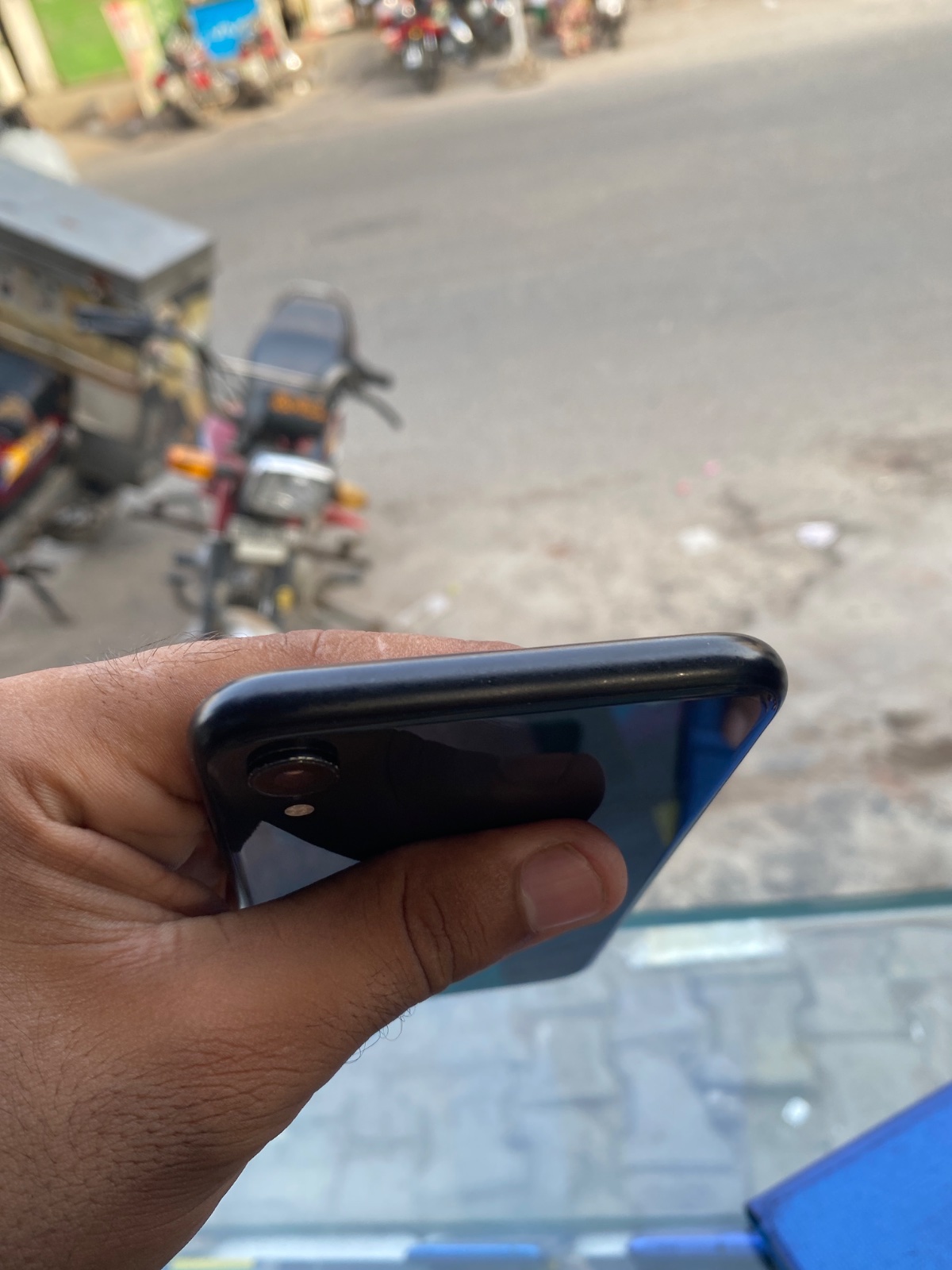 iPhone XR · 64GB - photo 4