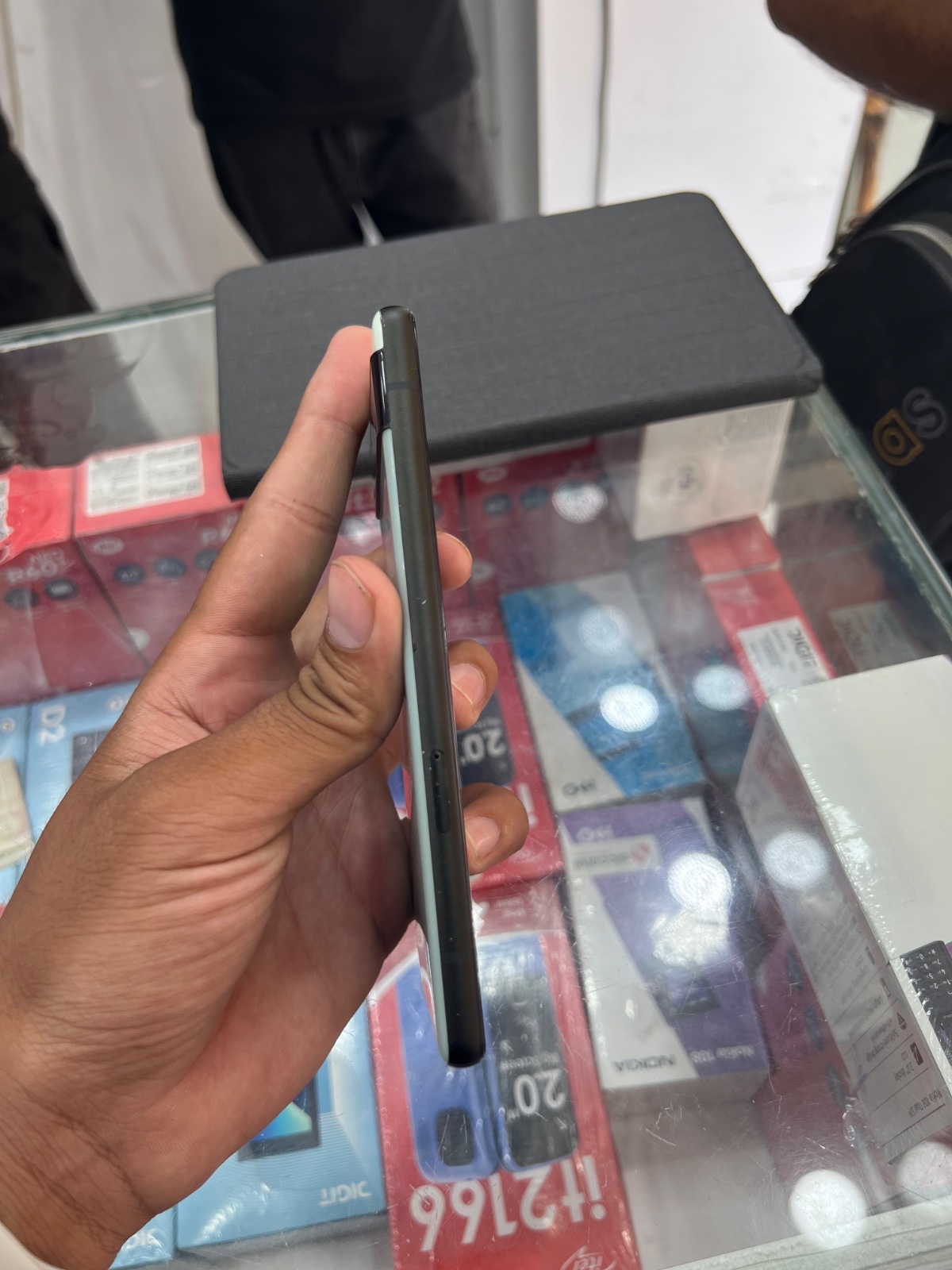 Pixel 6a · 6GB / 128GB - photo 2