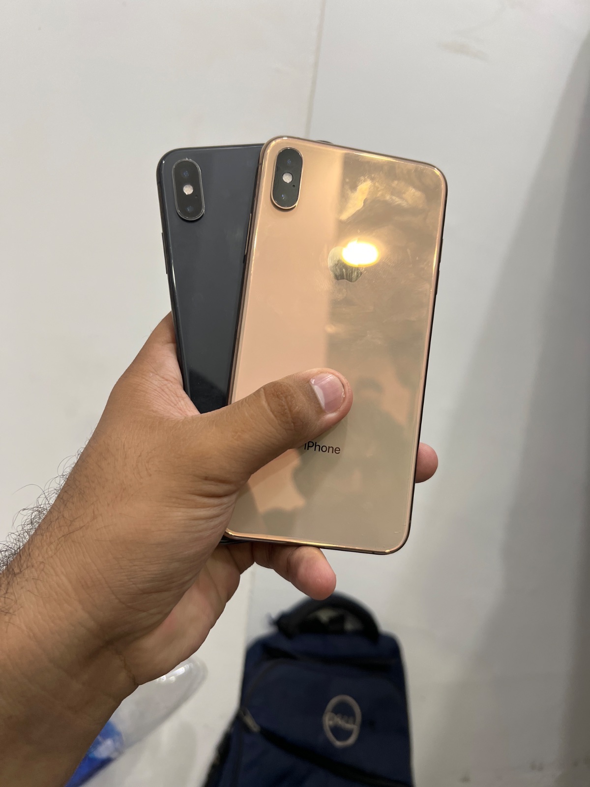 iPhone XS Max · 64GB - photo 1