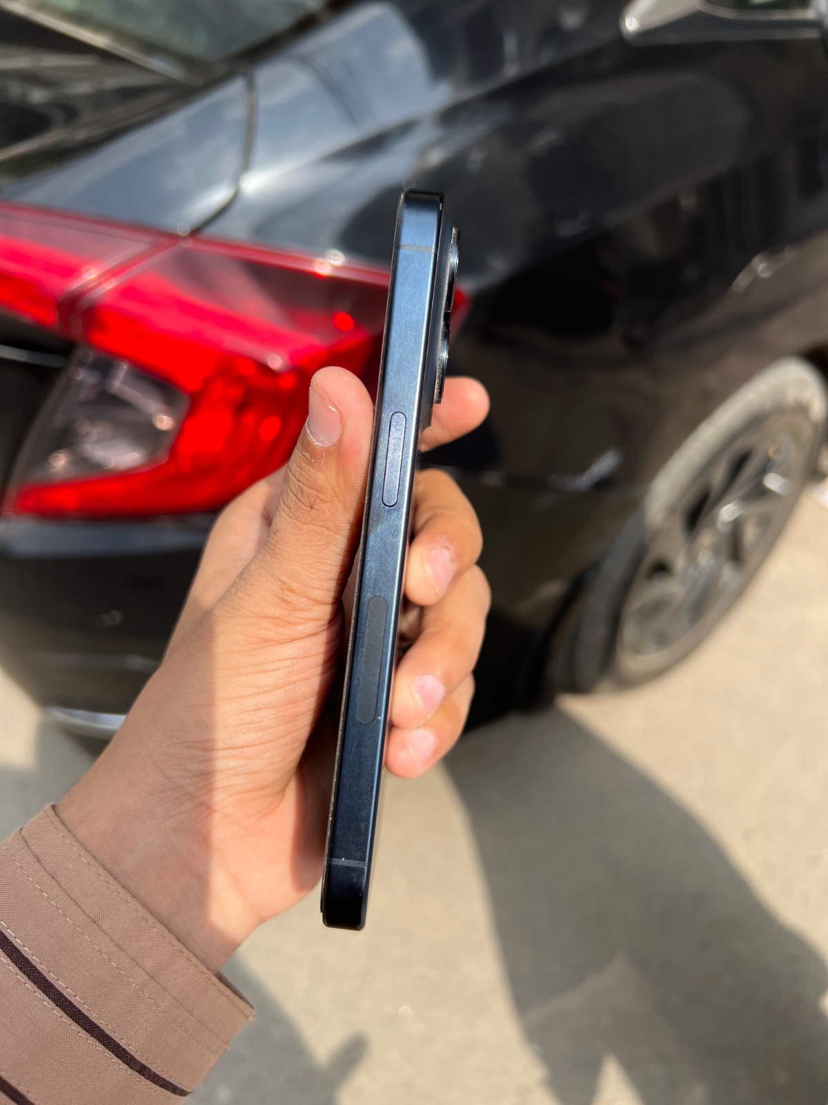 iPhone 15 Pro · 256GB - photo 1