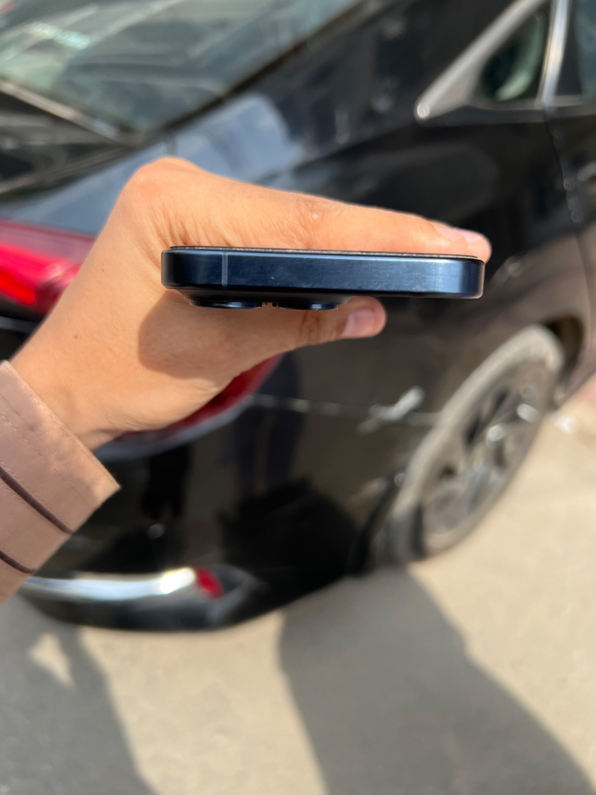 iPhone 15 Pro · 256GB - photo 3