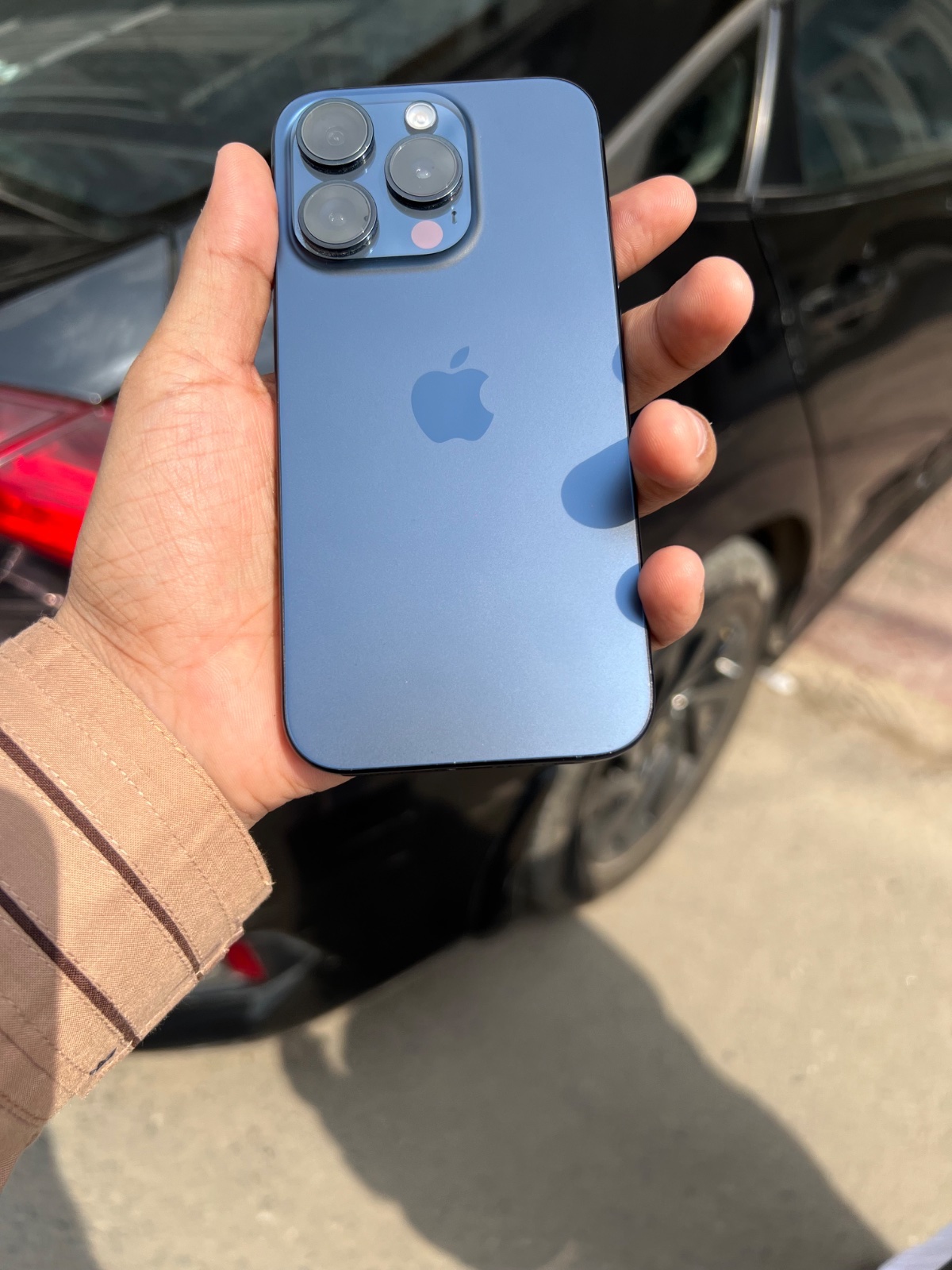 iPhone 15 Pro · 256GB - photo 4