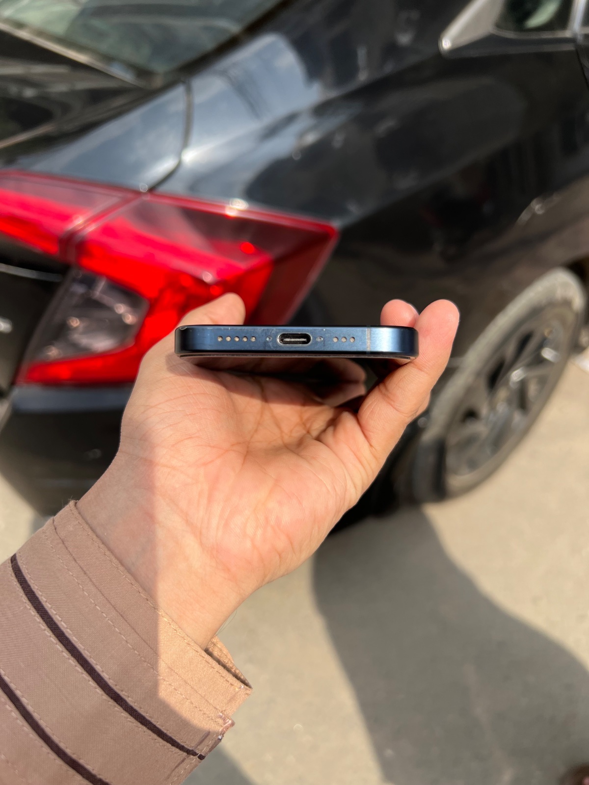 iPhone 15 Pro · 256GB - photo 2