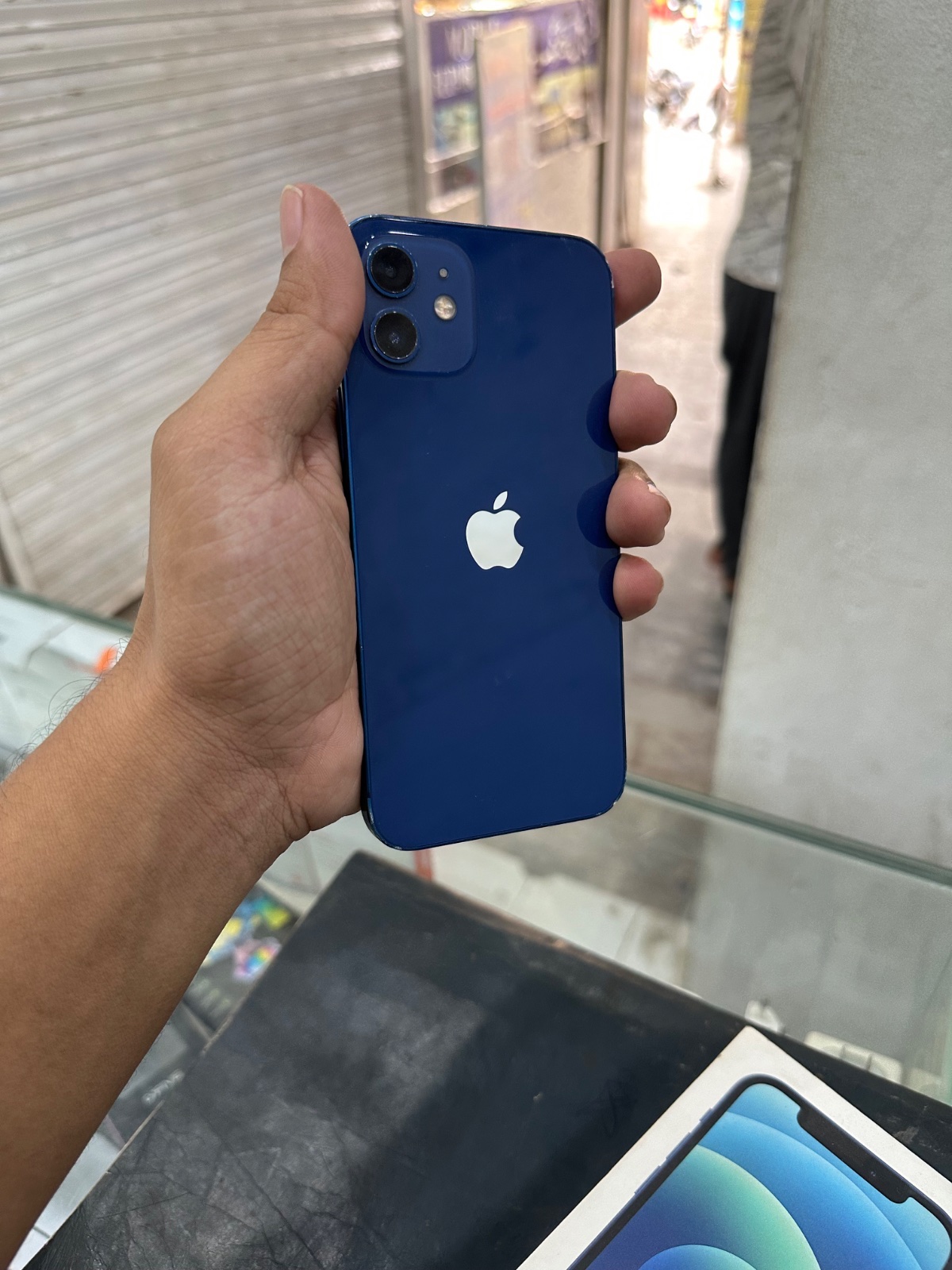 iPhone 12 · 64GB - photo 1