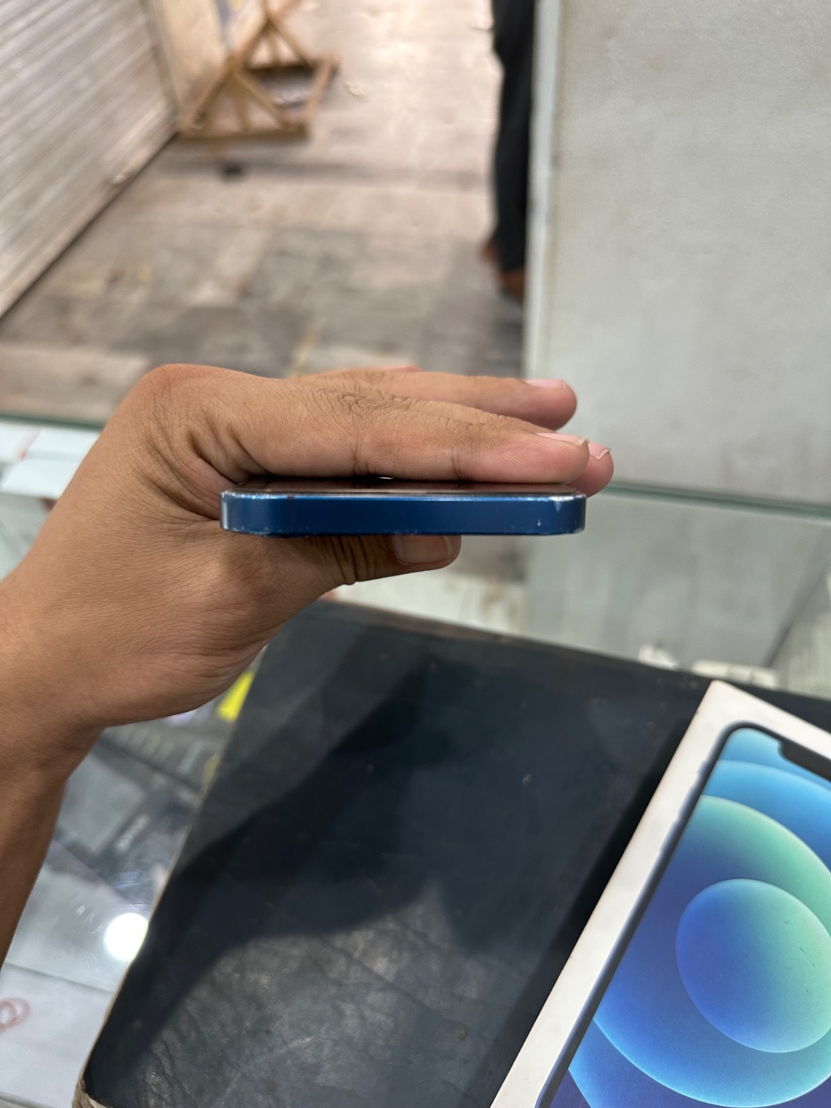 iPhone 12 · 64GB - photo 3