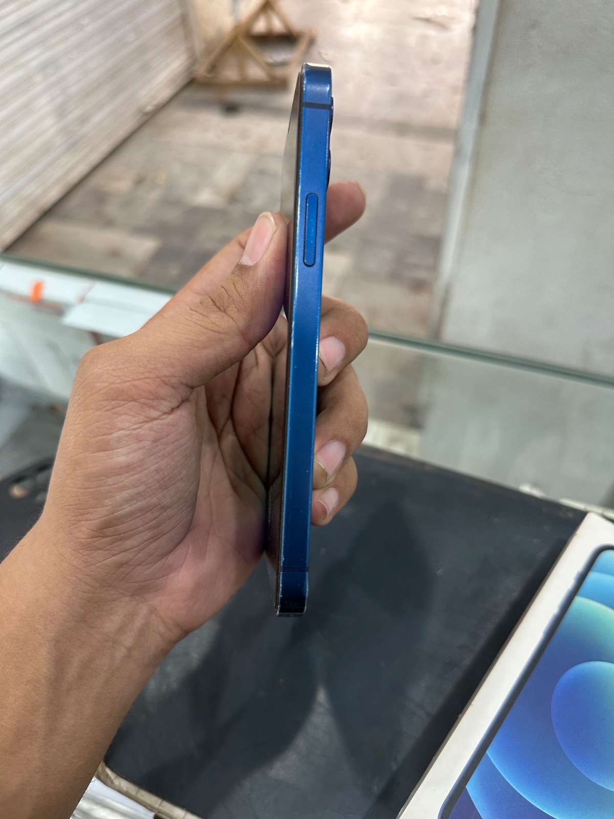 iPhone 12 · 64GB - photo 4