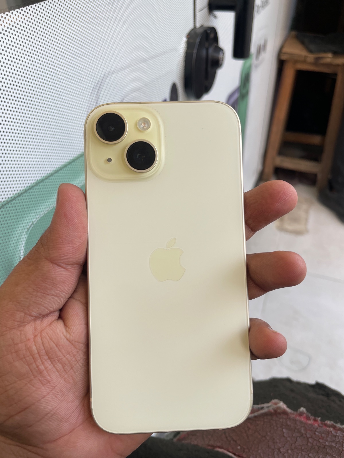 iPhone 15 · 256GB - photo 1