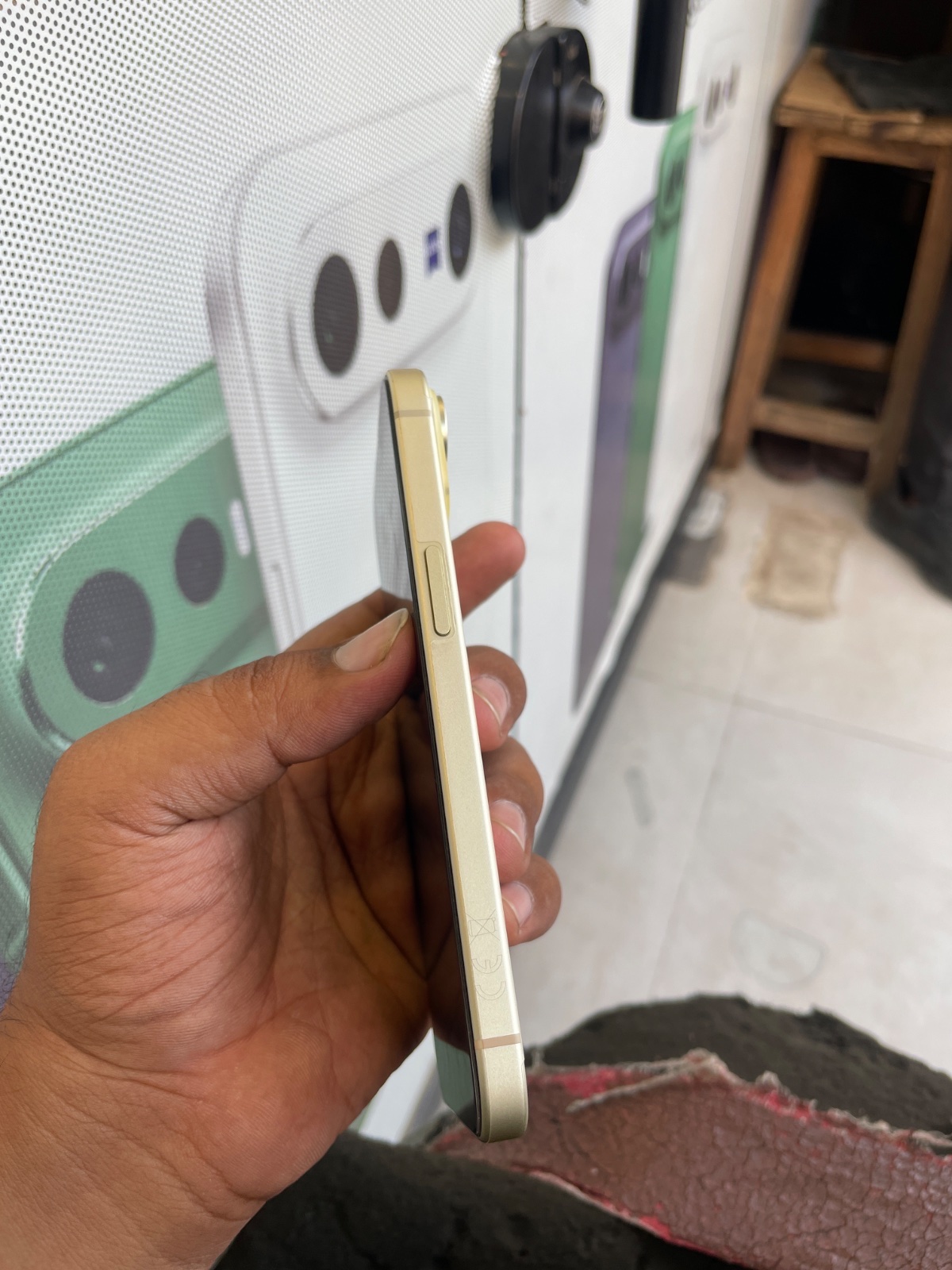 iPhone 15 · 256GB - photo 2